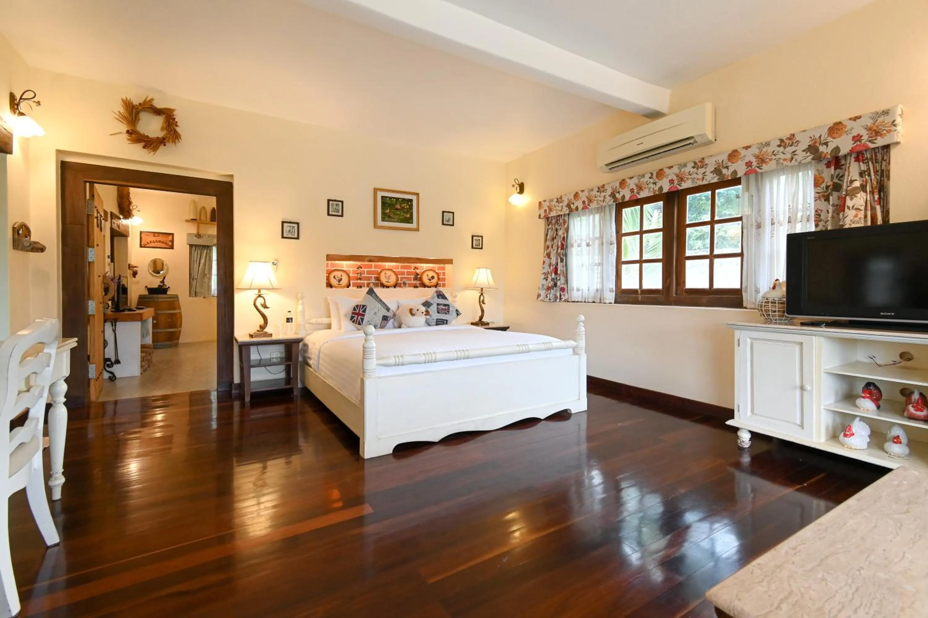 Bedroom, Bed in Swiss Valley Hip Resort