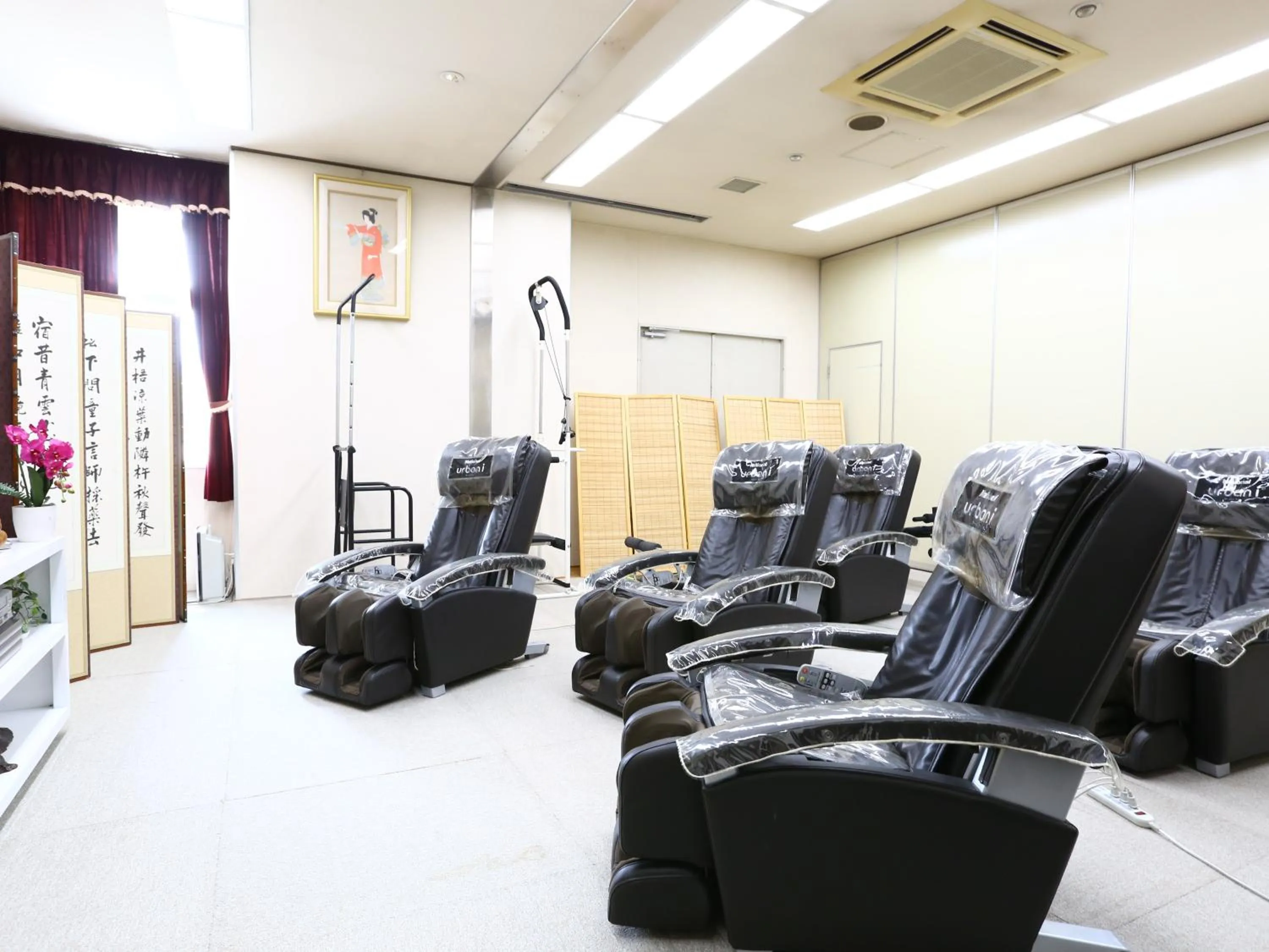 Communal lounge/ TV room in Chino Sky View Hotel