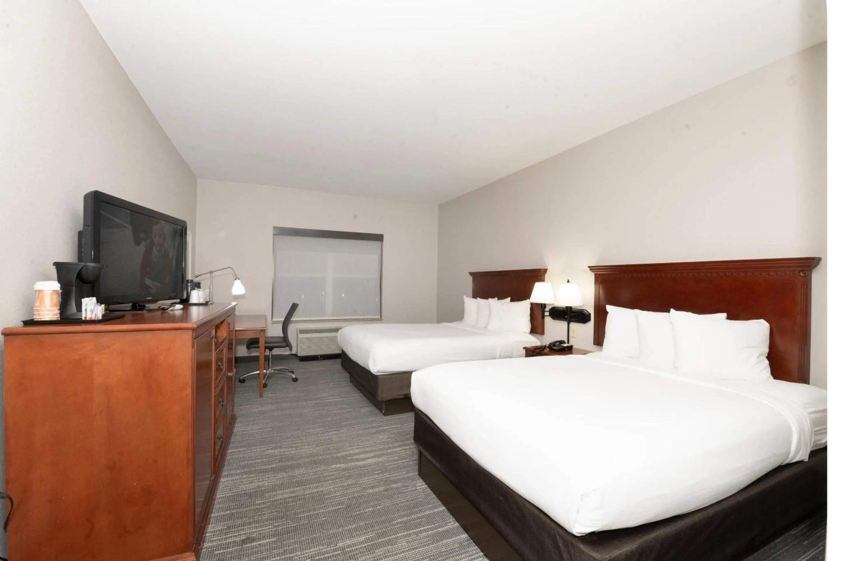 Bedroom, Bed in Country Inn & Suites by Radisson, Harrisburg - Hershey West, PA