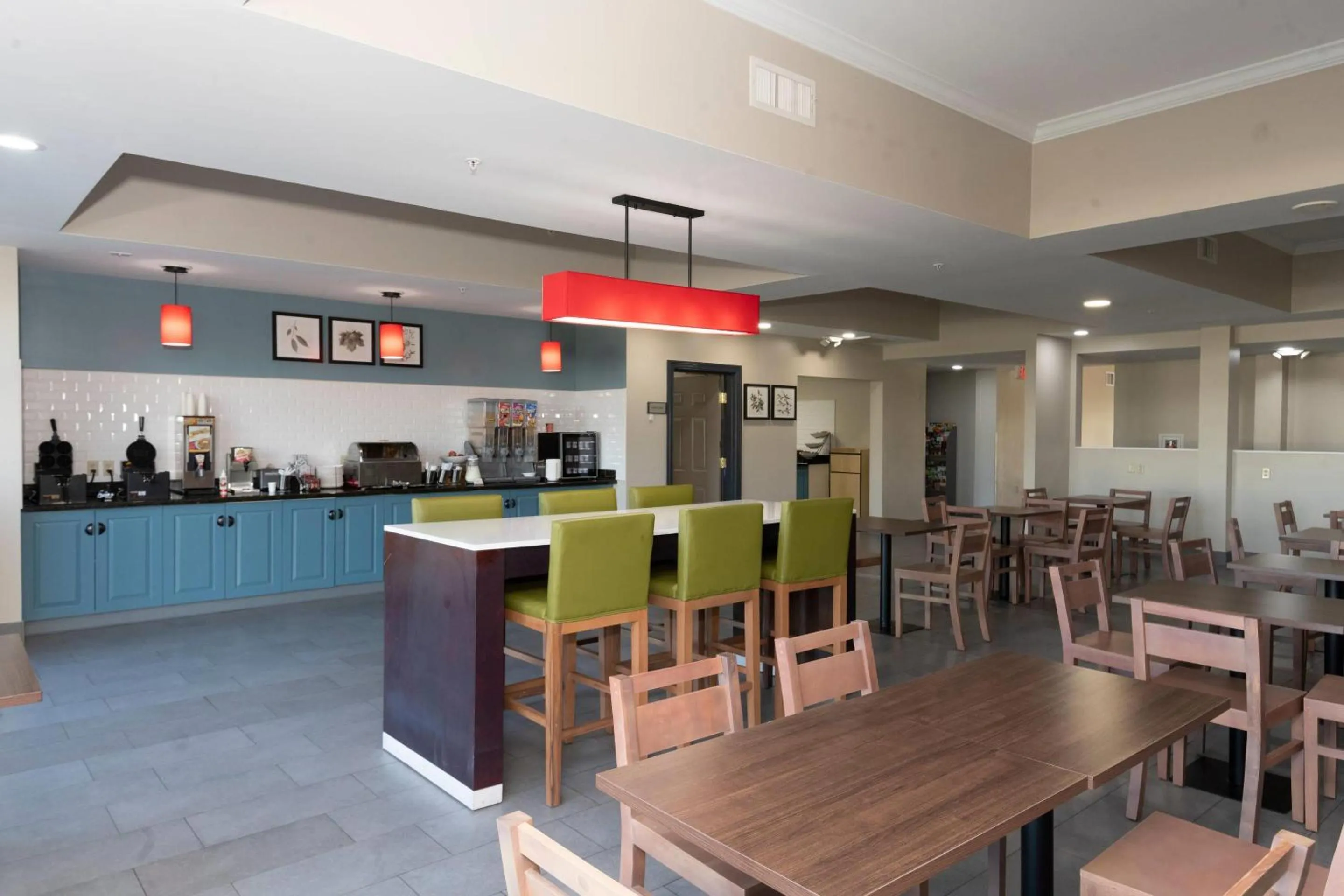 Breakfast in Country Inn & Suites by Radisson, Harrisburg - Hershey West, PA