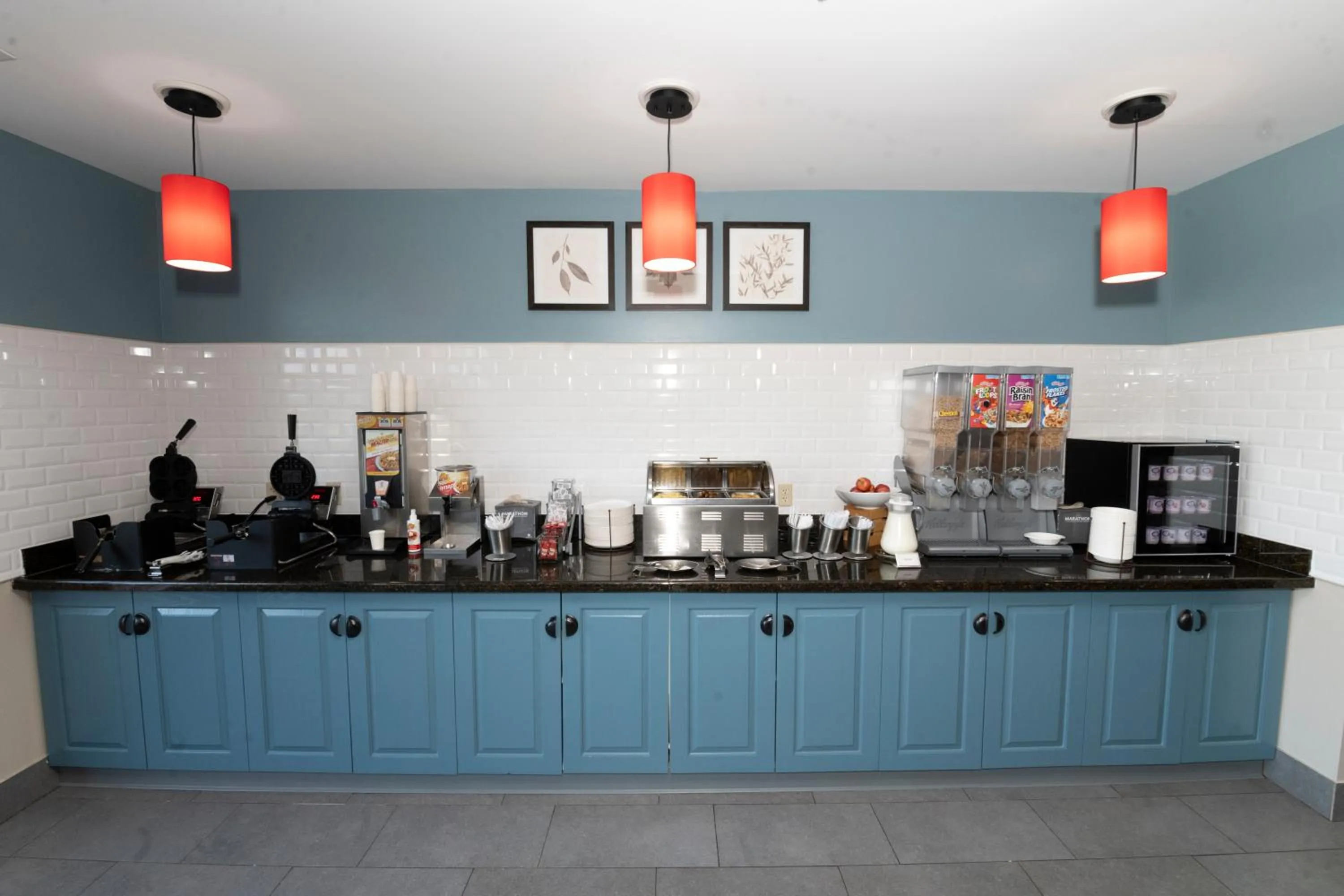 Breakfast in Country Inn & Suites by Radisson, Harrisburg - Hershey West, PA