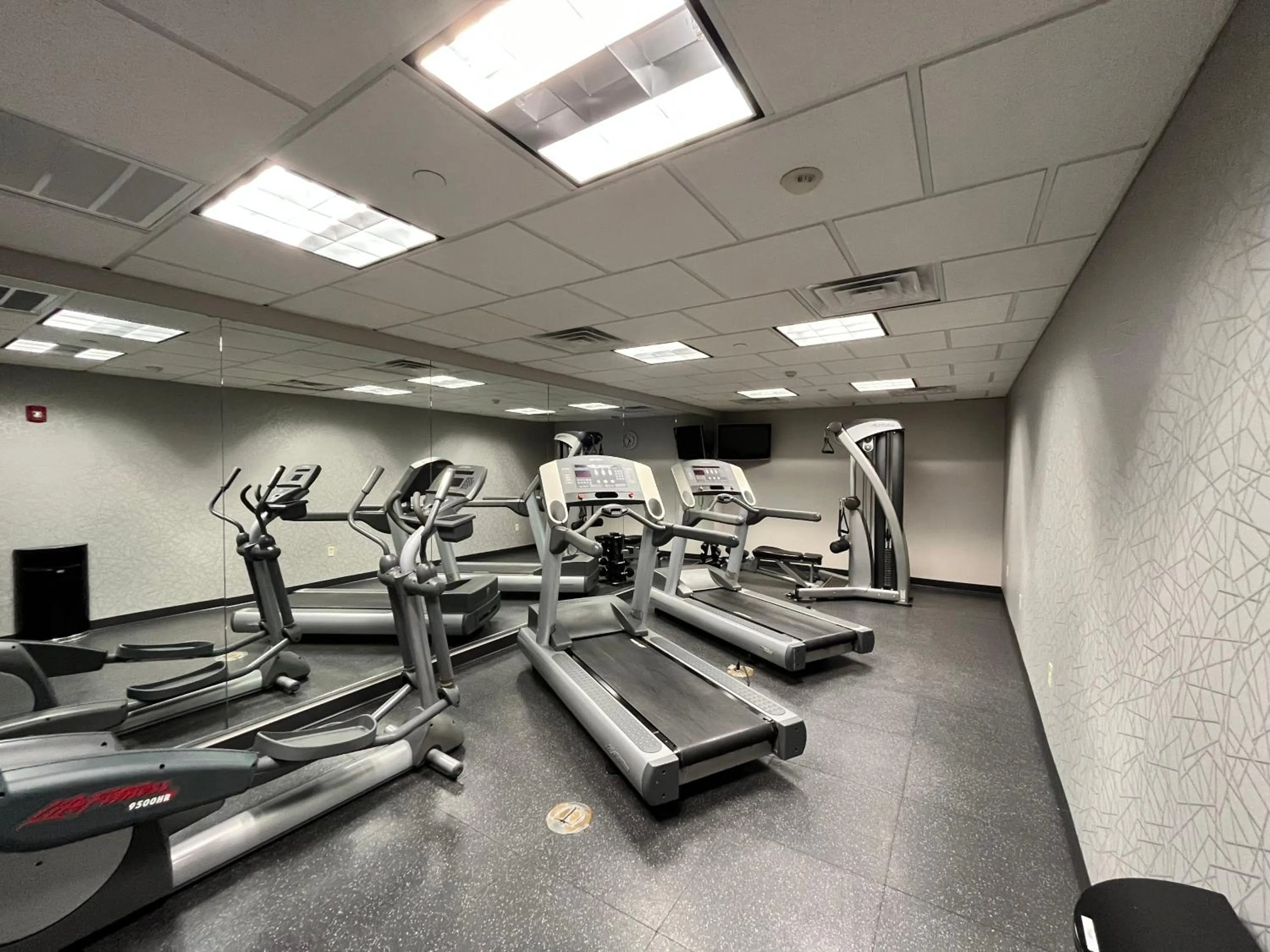 Fitness centre/facilities in Country Inn & Suites by Radisson, Harrisburg - Hershey West, PA