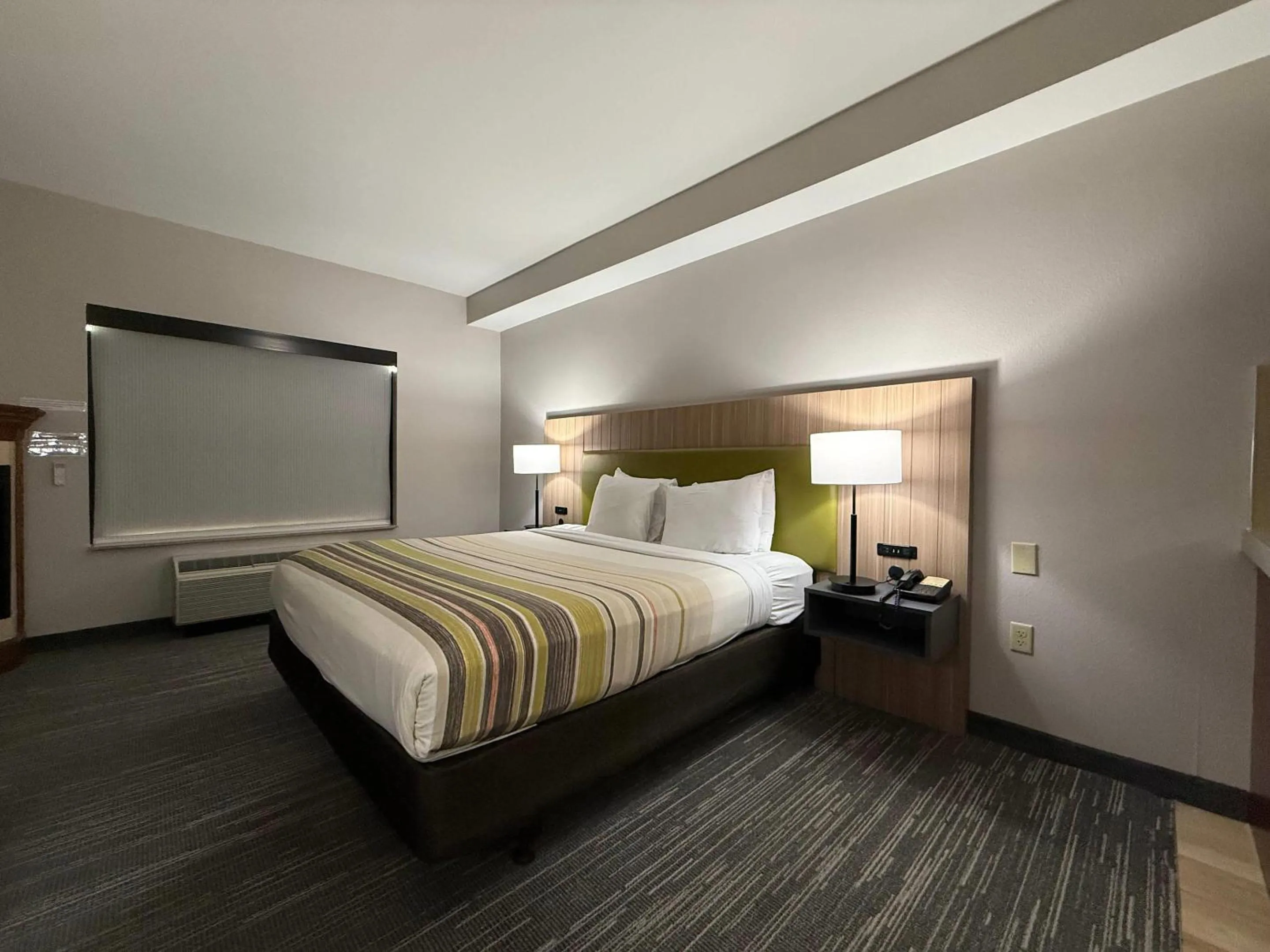 Bedroom, Bed in Country Inn & Suites by Radisson, Harrisburg - Hershey West, PA
