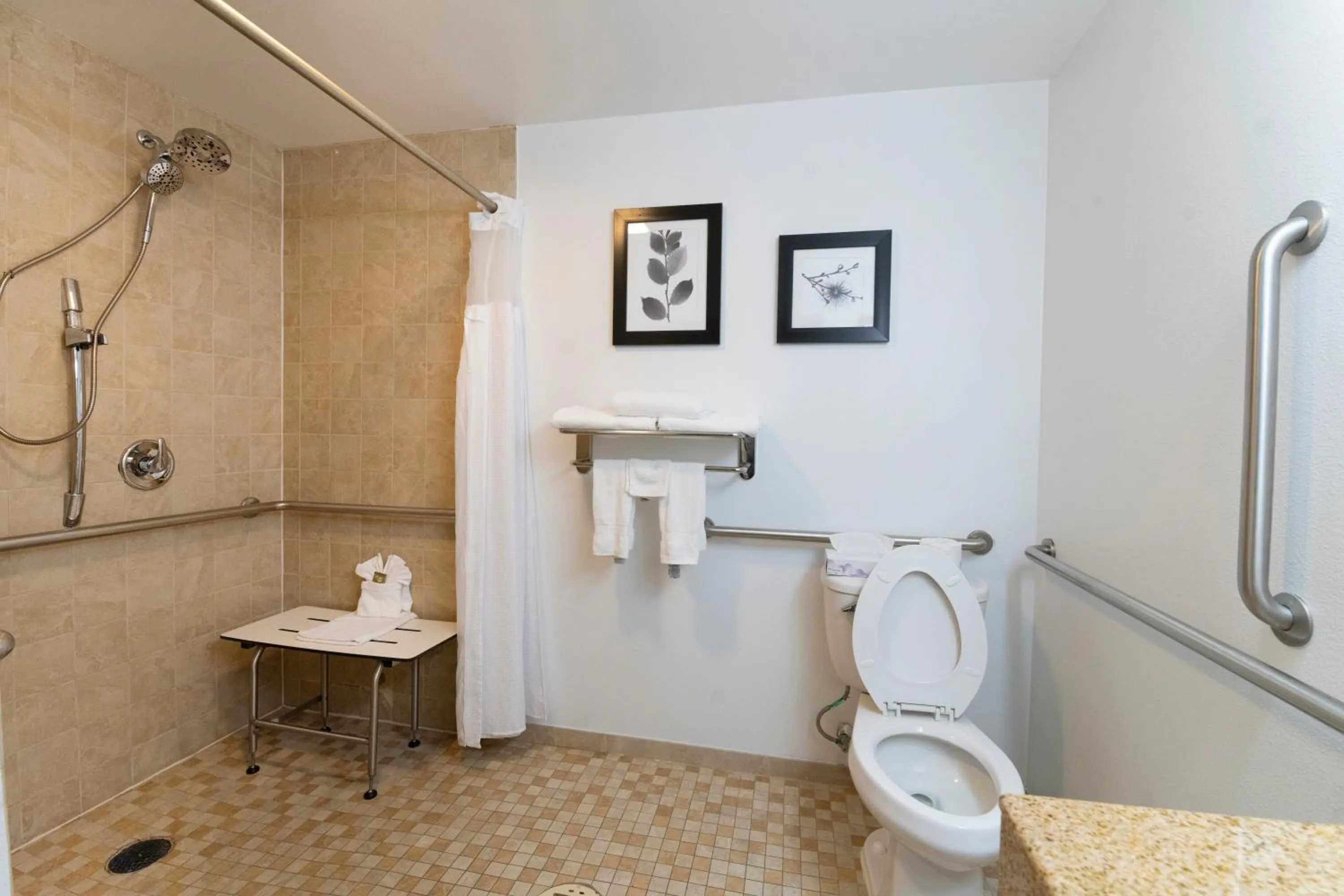 Bathroom in Country Inn & Suites by Radisson, Harrisburg - Hershey West, PA