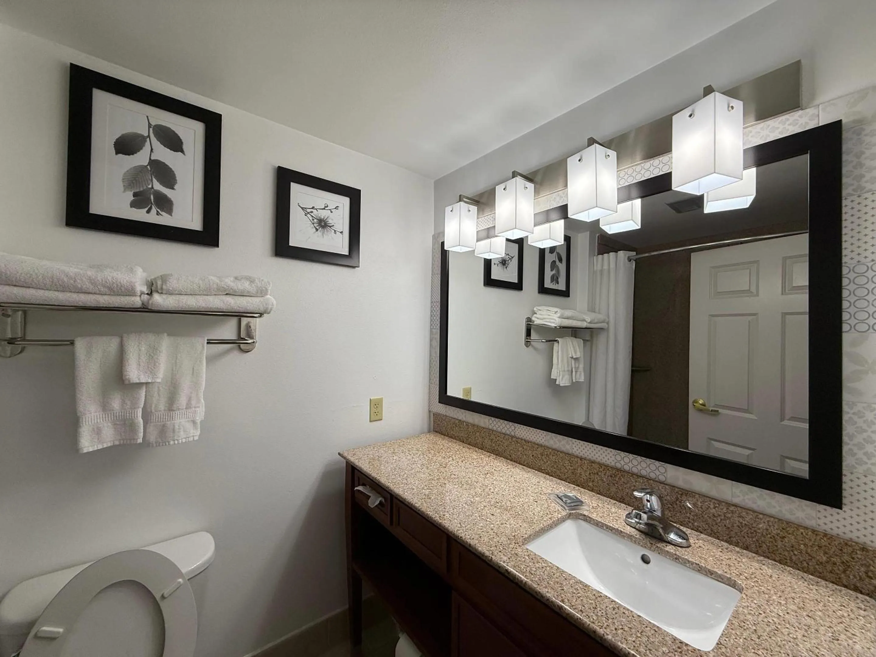 Bedroom in Country Inn & Suites by Radisson, Harrisburg - Hershey West, PA