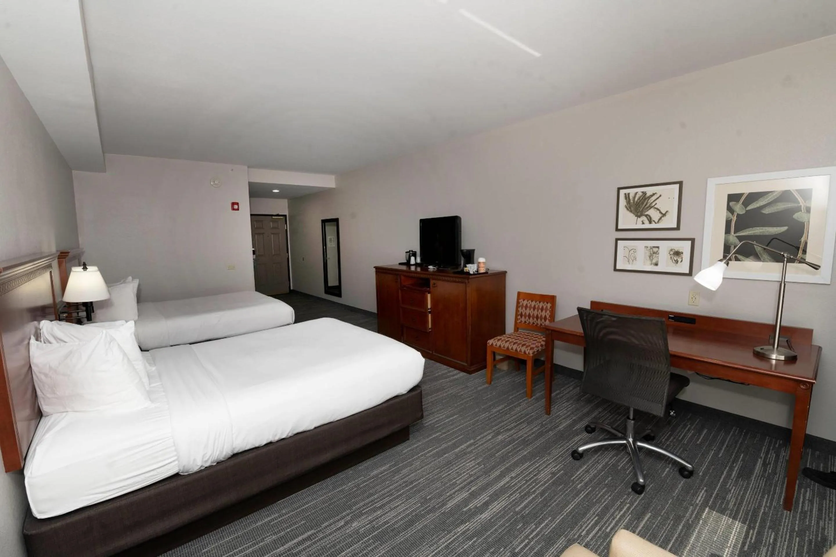 Bedroom, Bed in Country Inn & Suites by Radisson, Harrisburg - Hershey West, PA