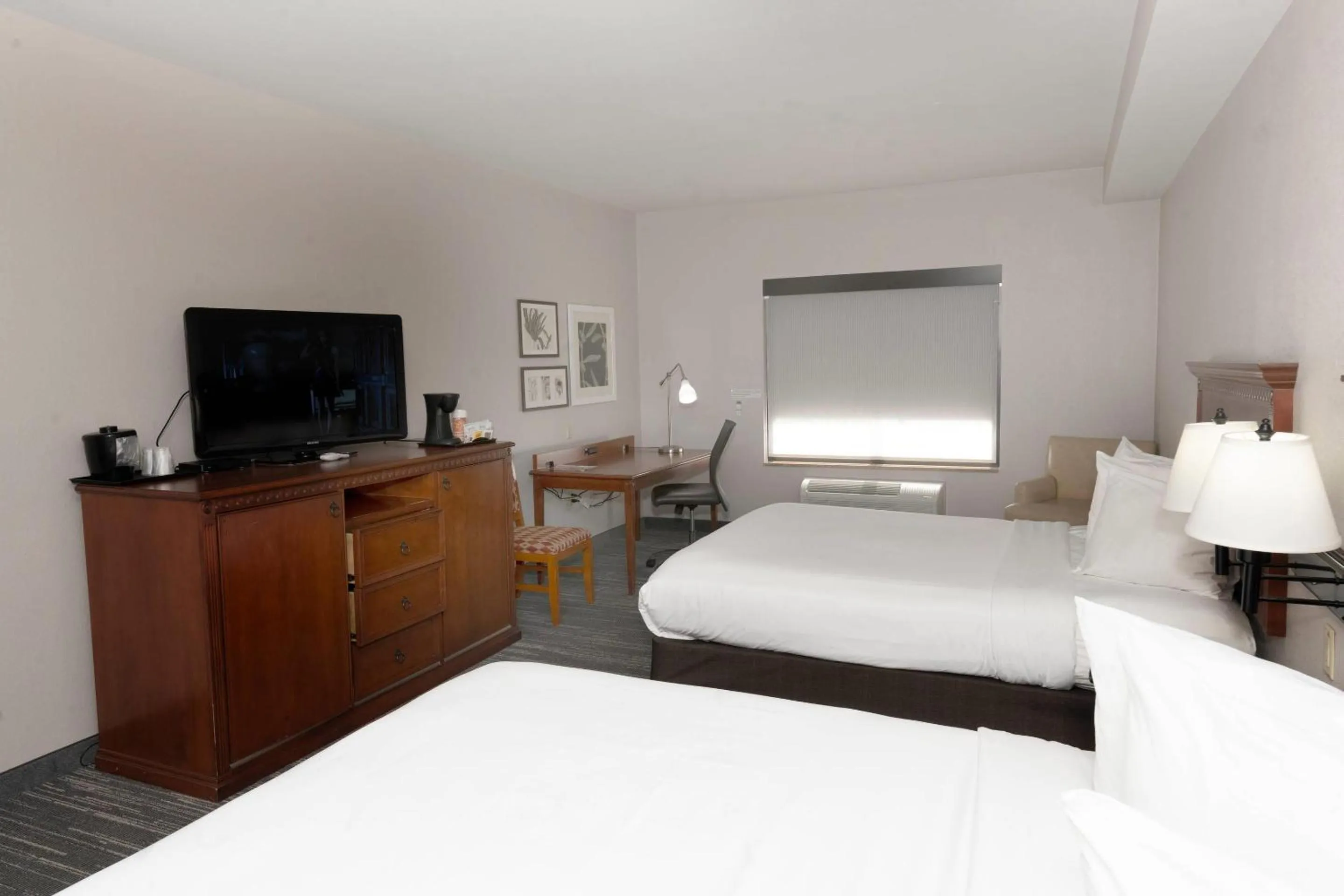 Bedroom, Bed in Country Inn & Suites by Radisson, Harrisburg - Hershey West, PA