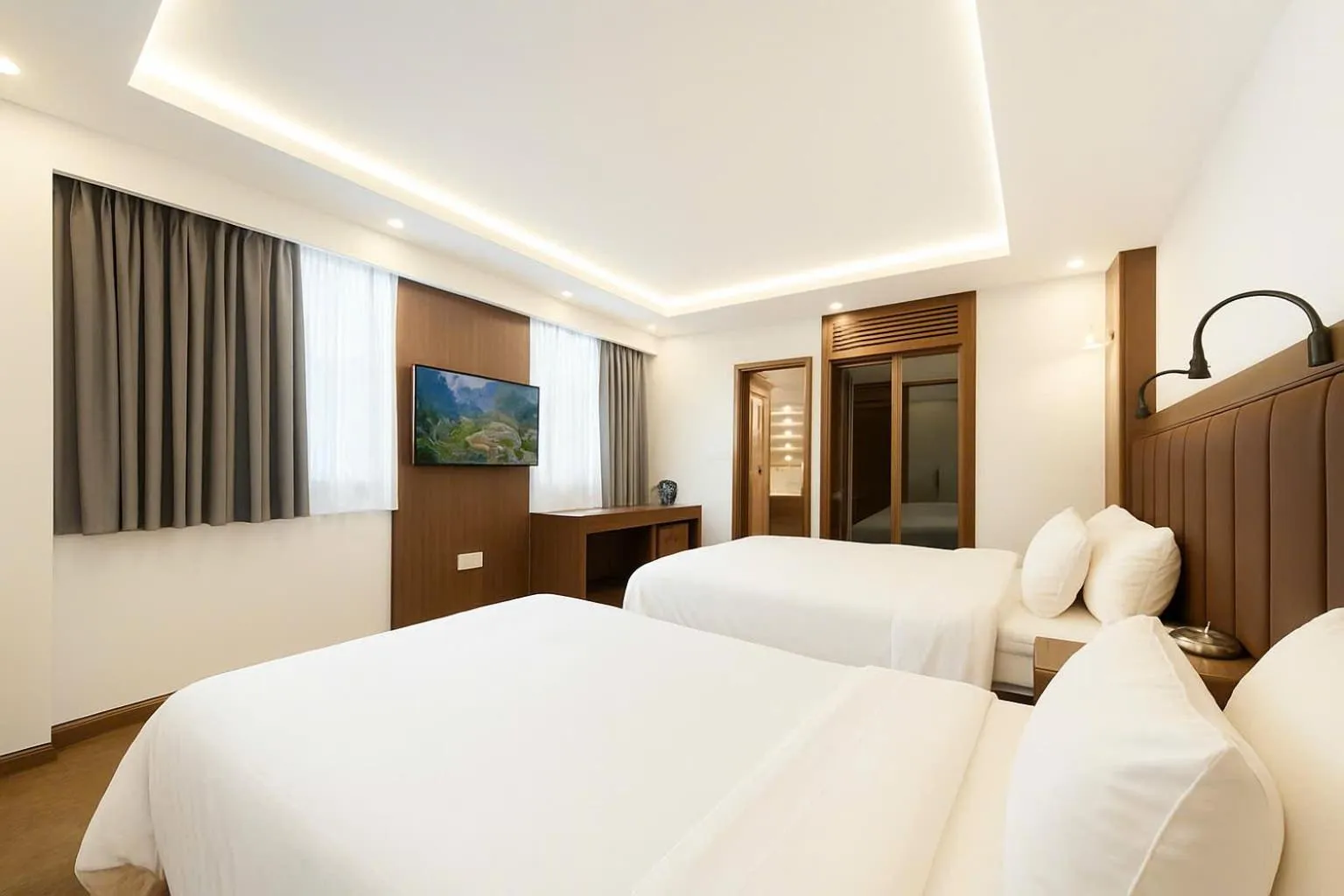 Bed in Du Palace Hotel & Travel