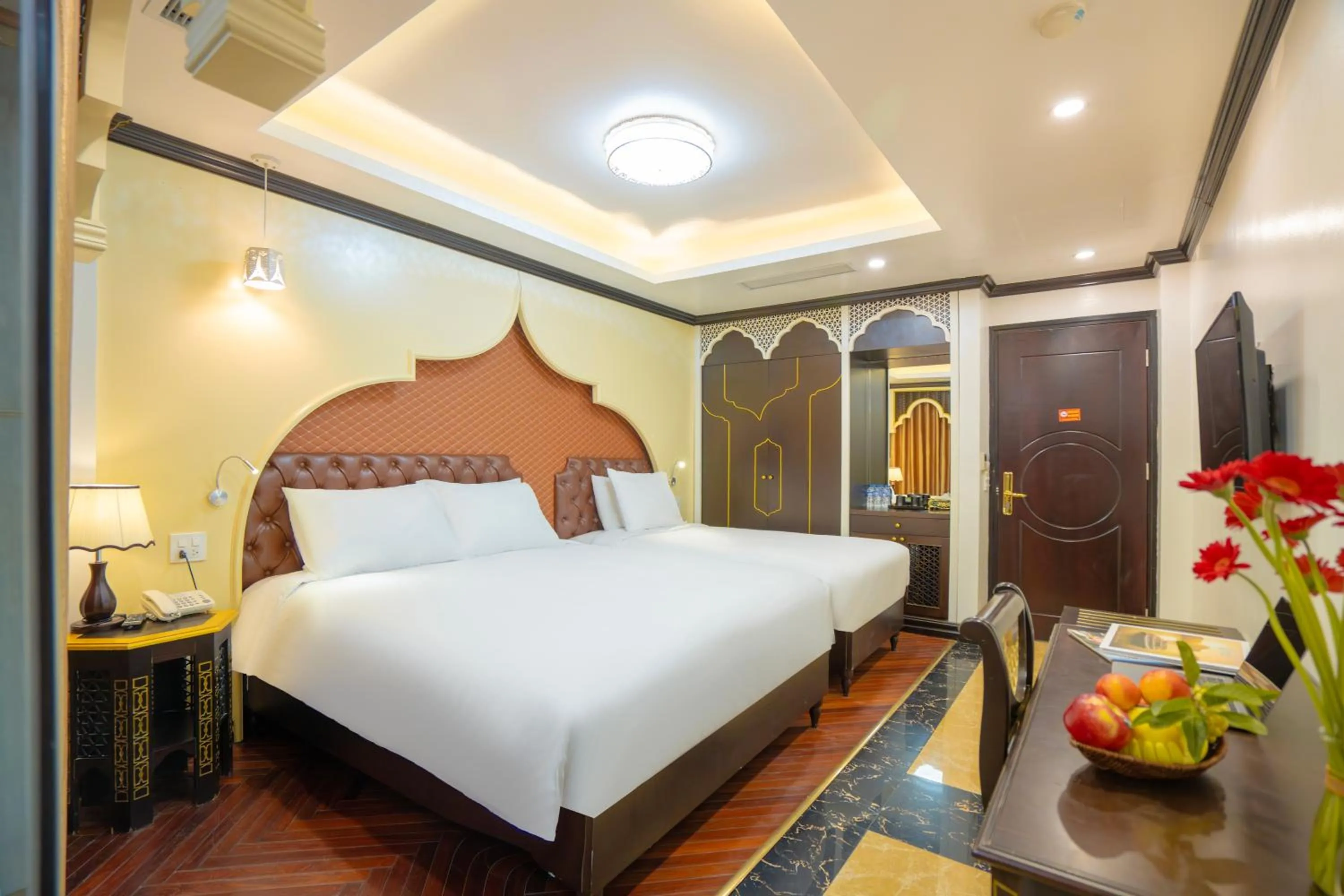 Bed in Du Palace Hotel & Travel