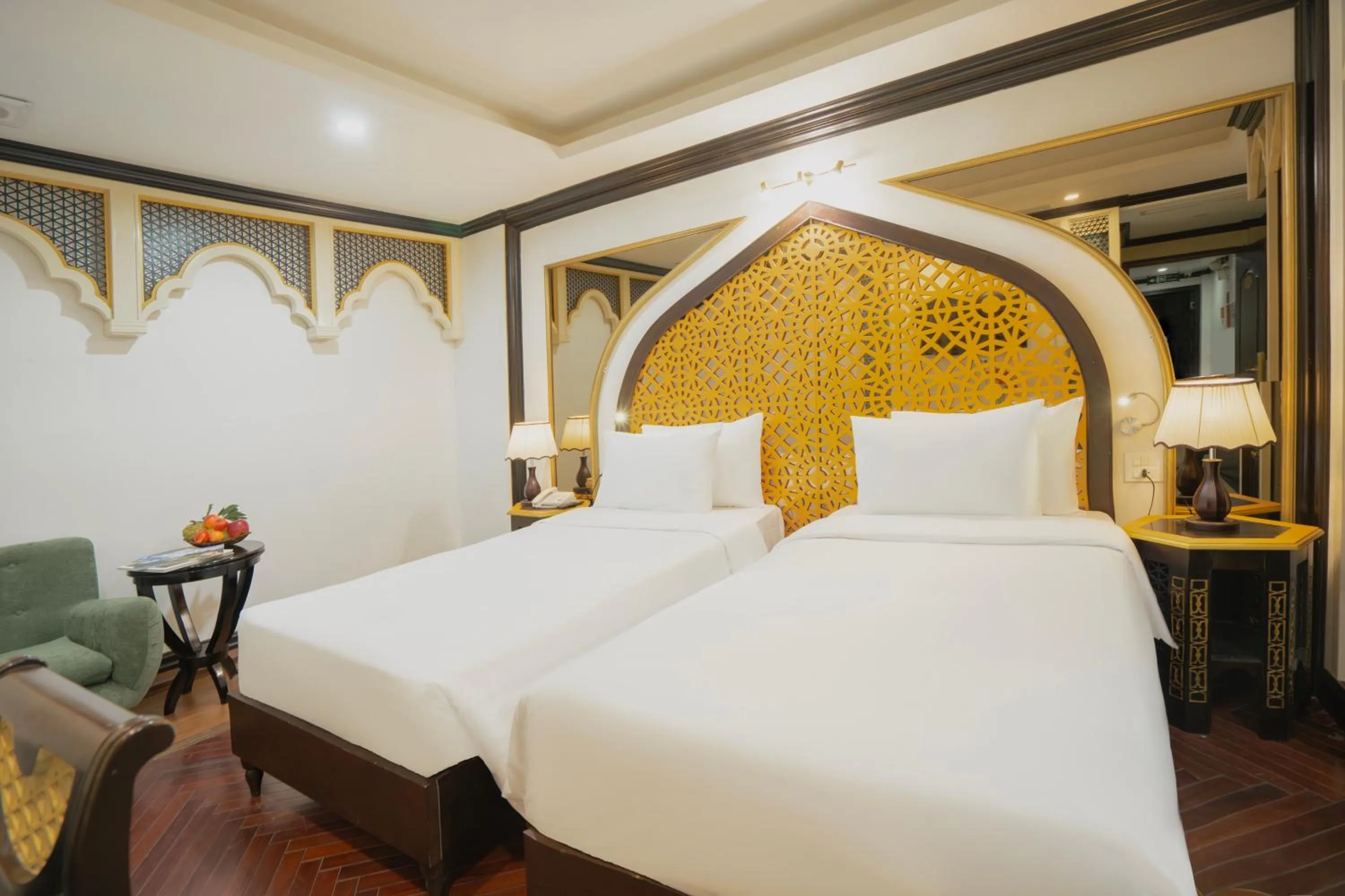 Bed in Du Palace Hotel & Travel