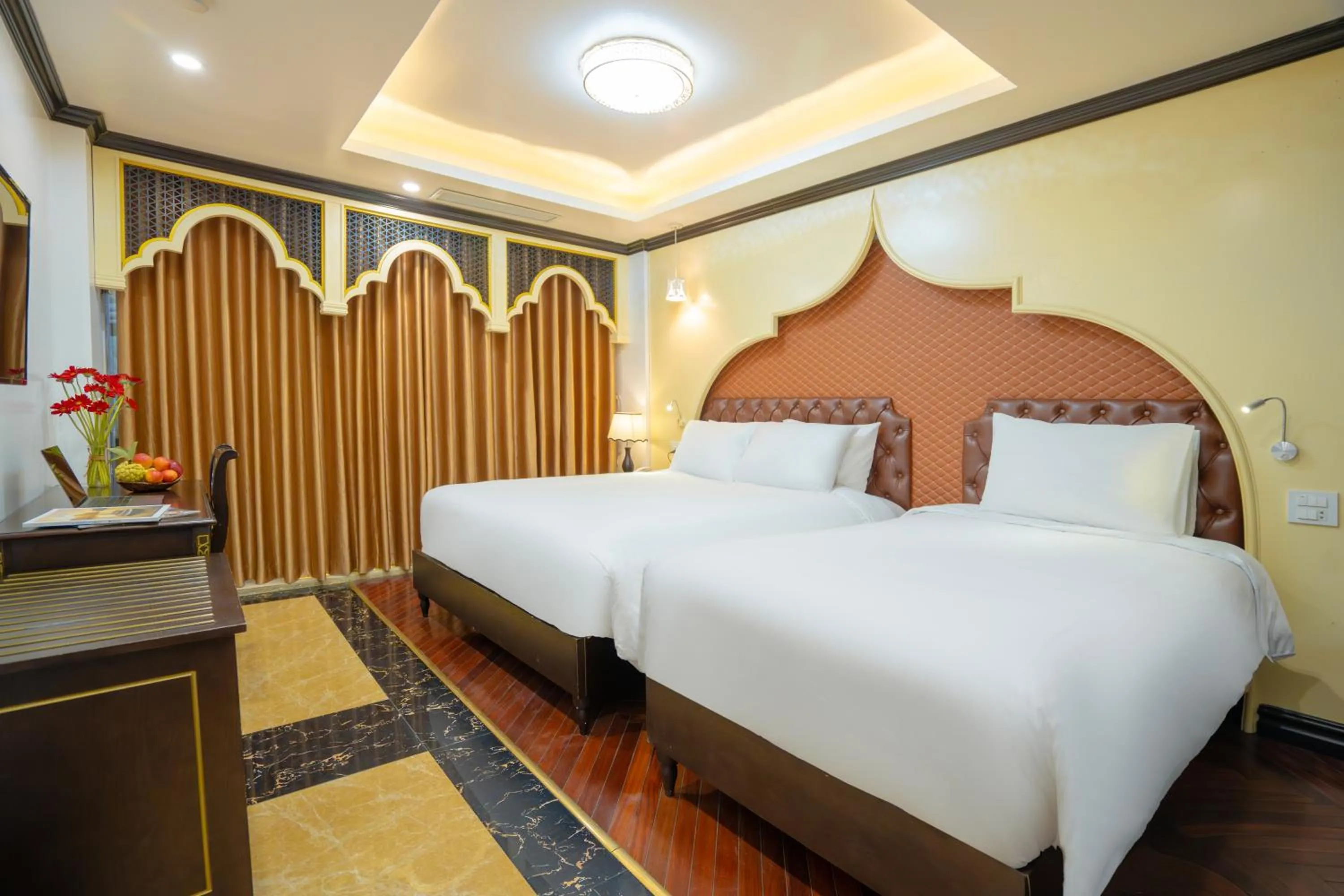 Bed in Du Palace Hotel & Travel