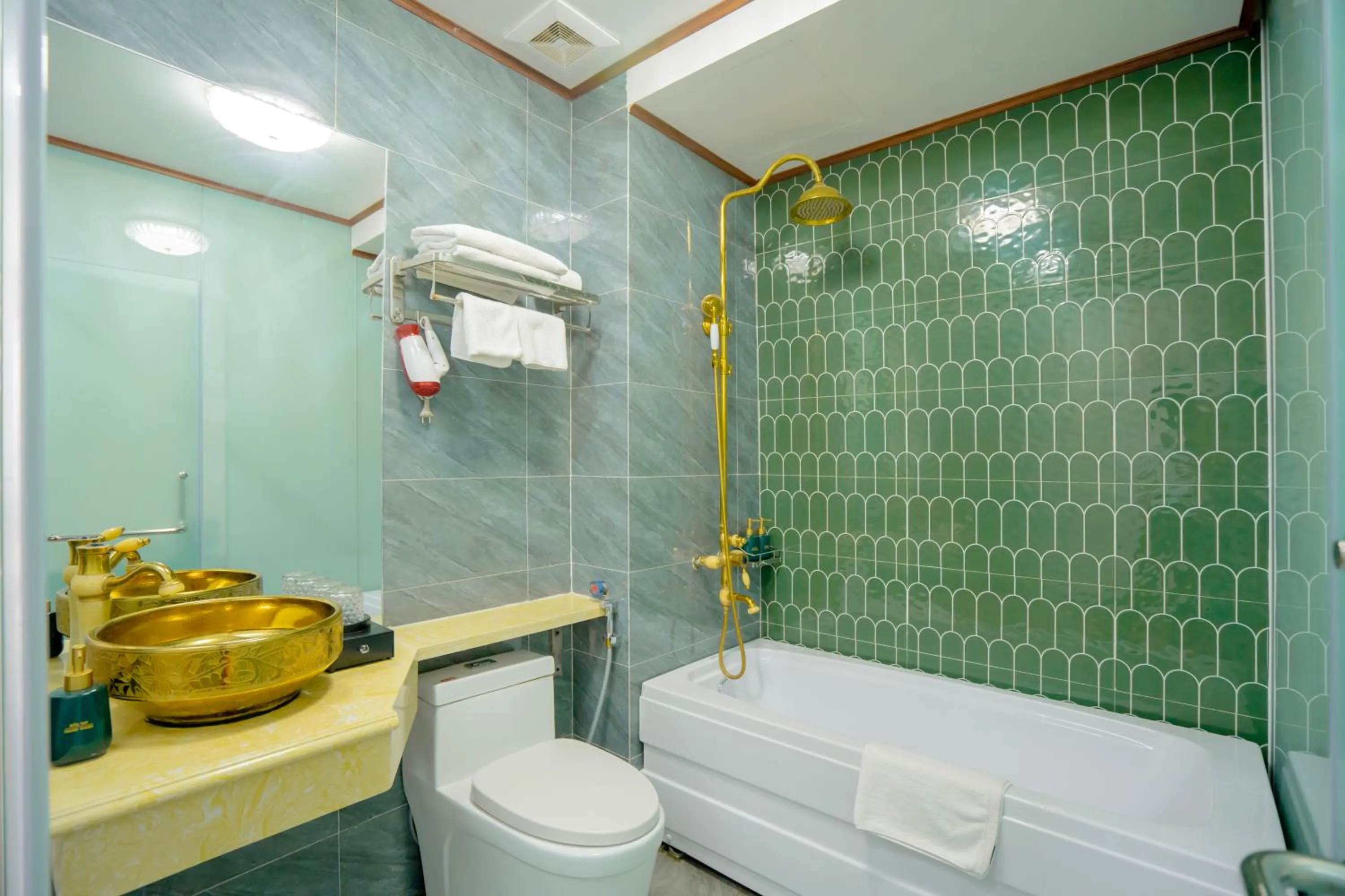 Shower in Du Palace Hotel & Travel