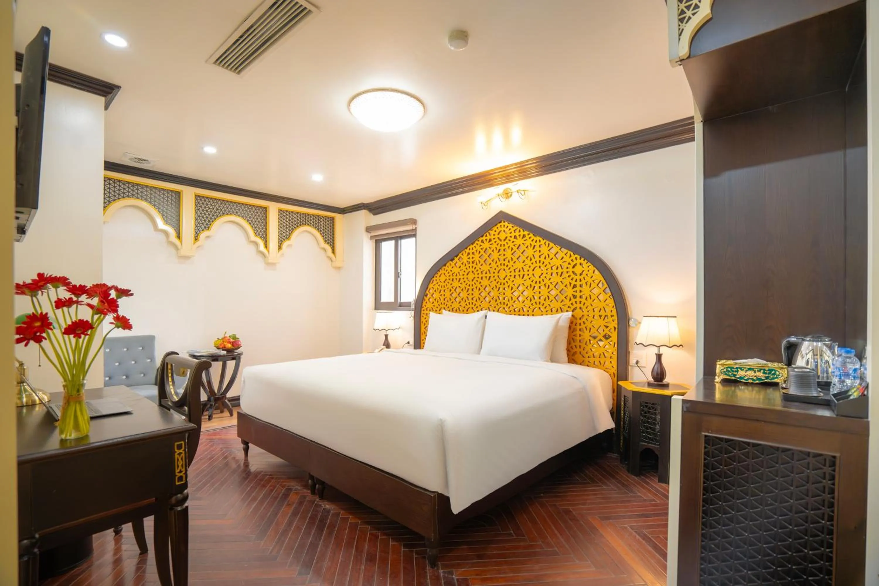 Bed in Du Palace Hotel & Travel