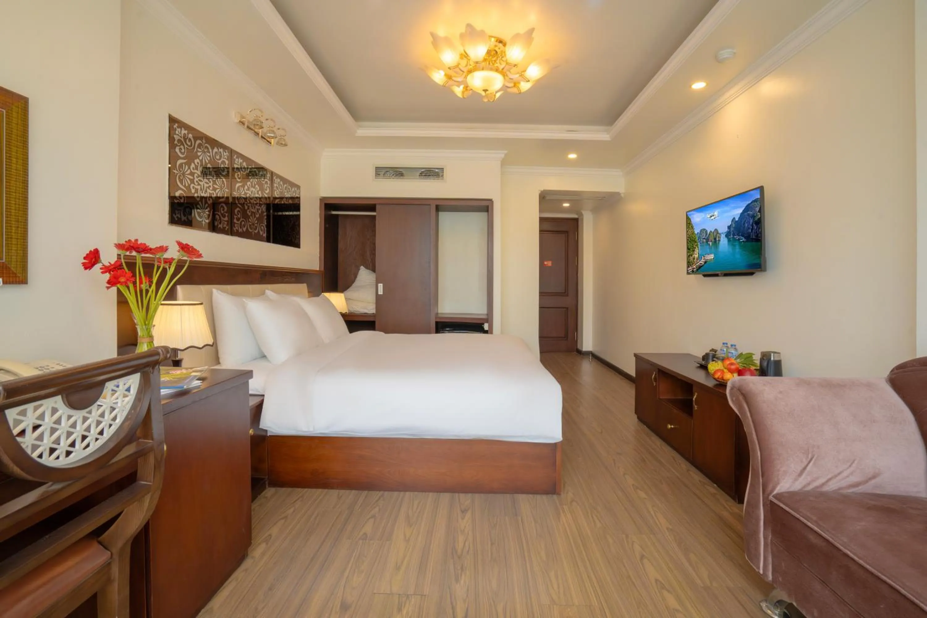 Bed in Du Palace Hotel & Travel