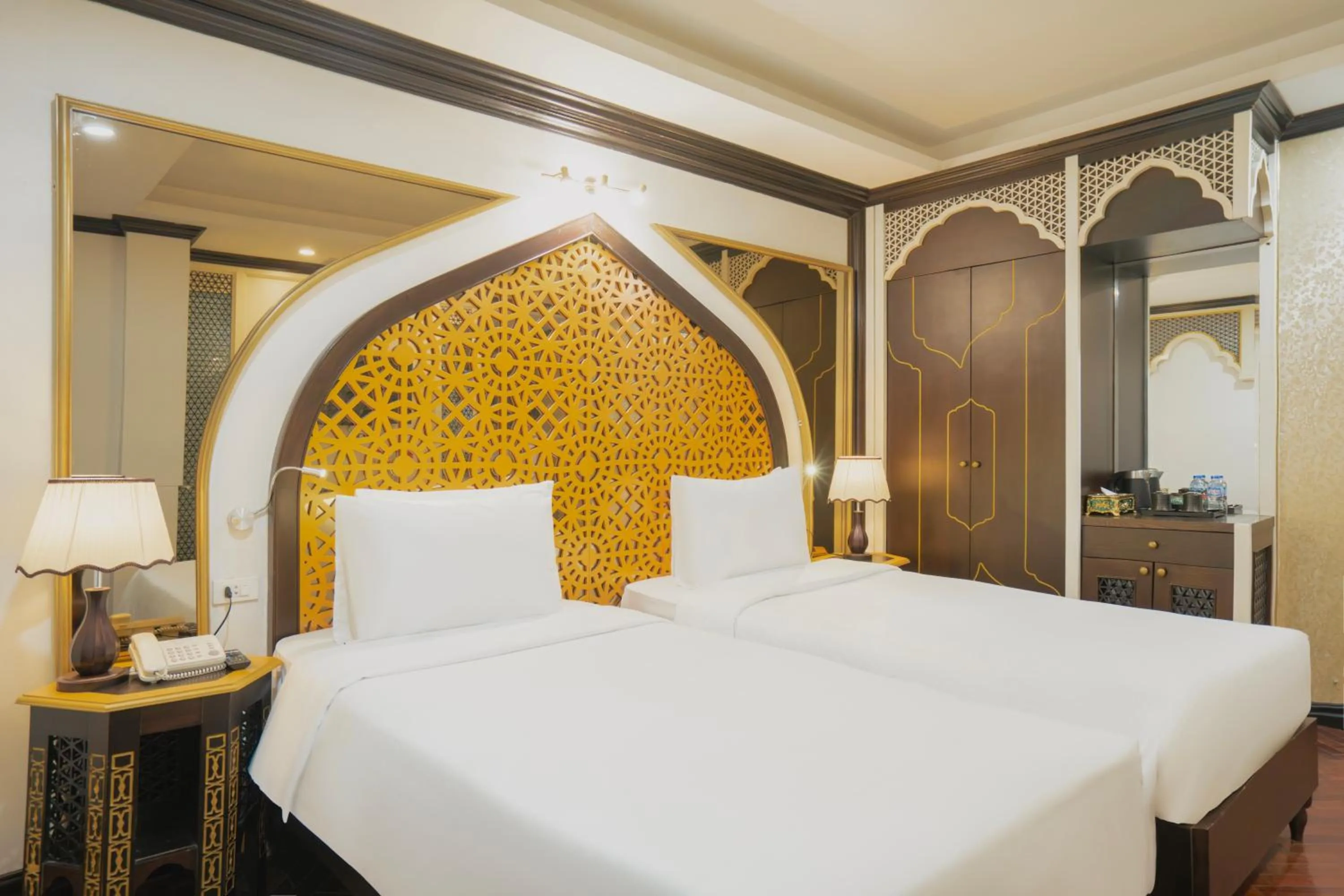 Bed in Du Palace Hotel & Travel