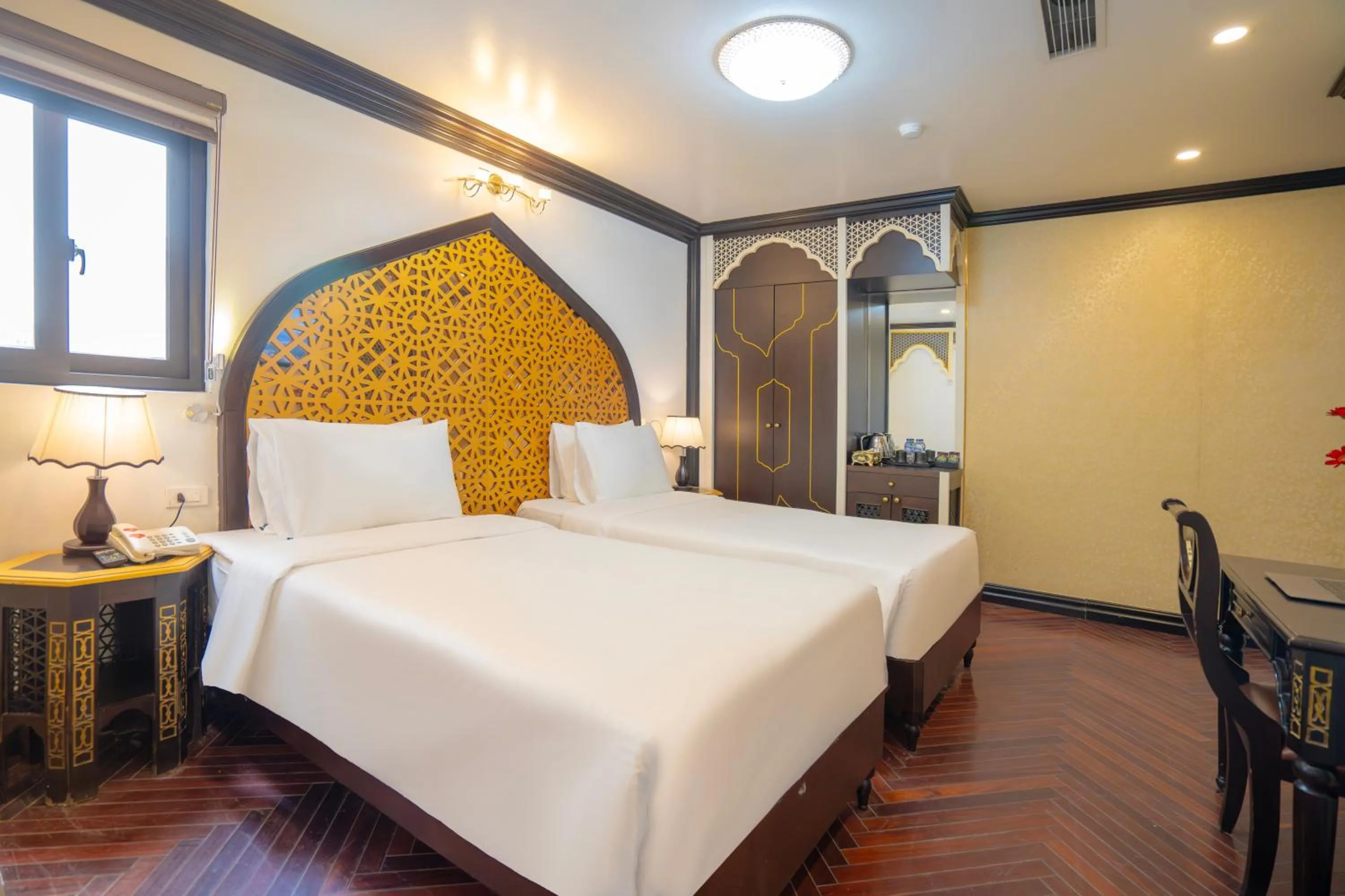 Bed in Du Palace Hotel & Travel