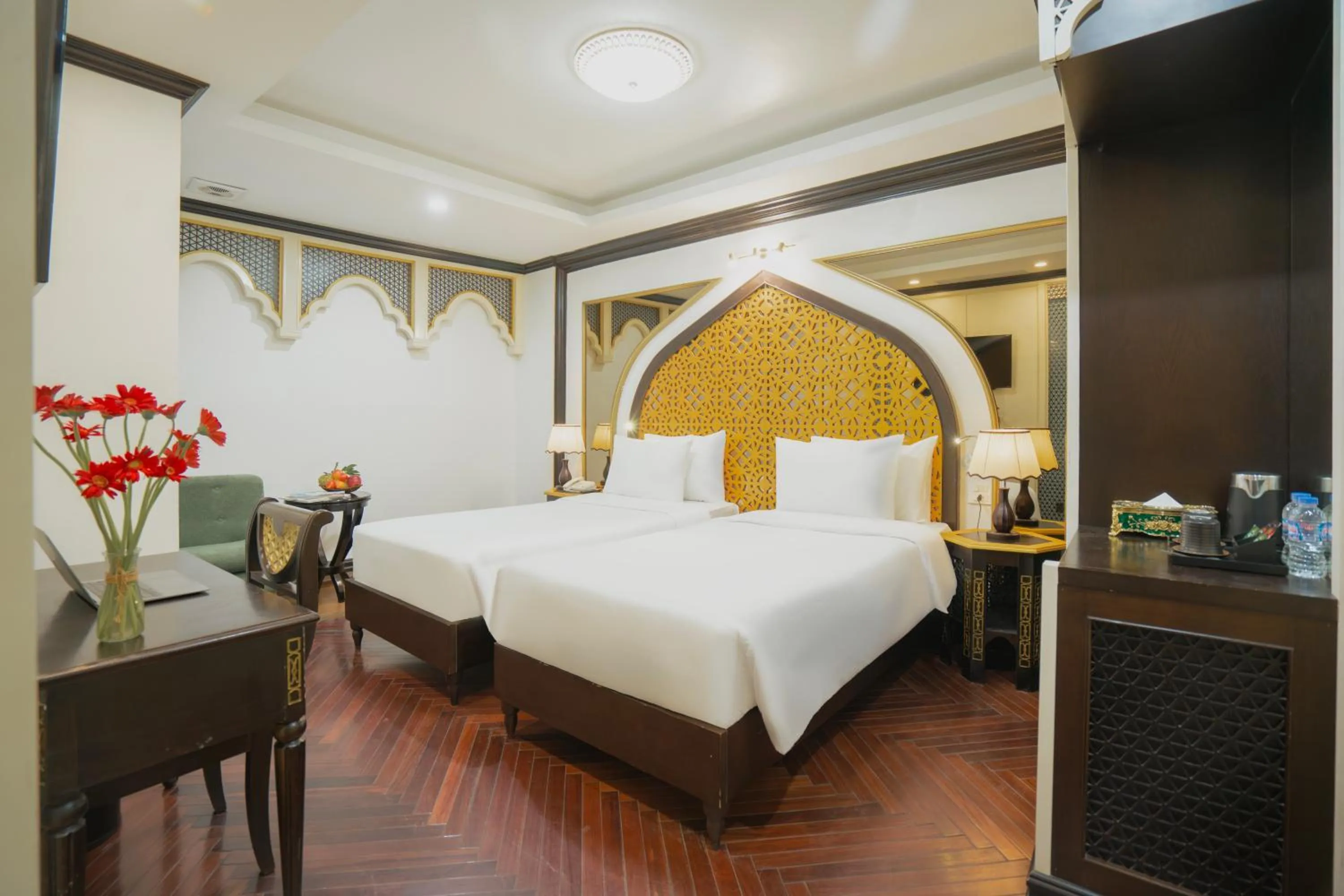 Bed in Du Palace Hotel & Travel