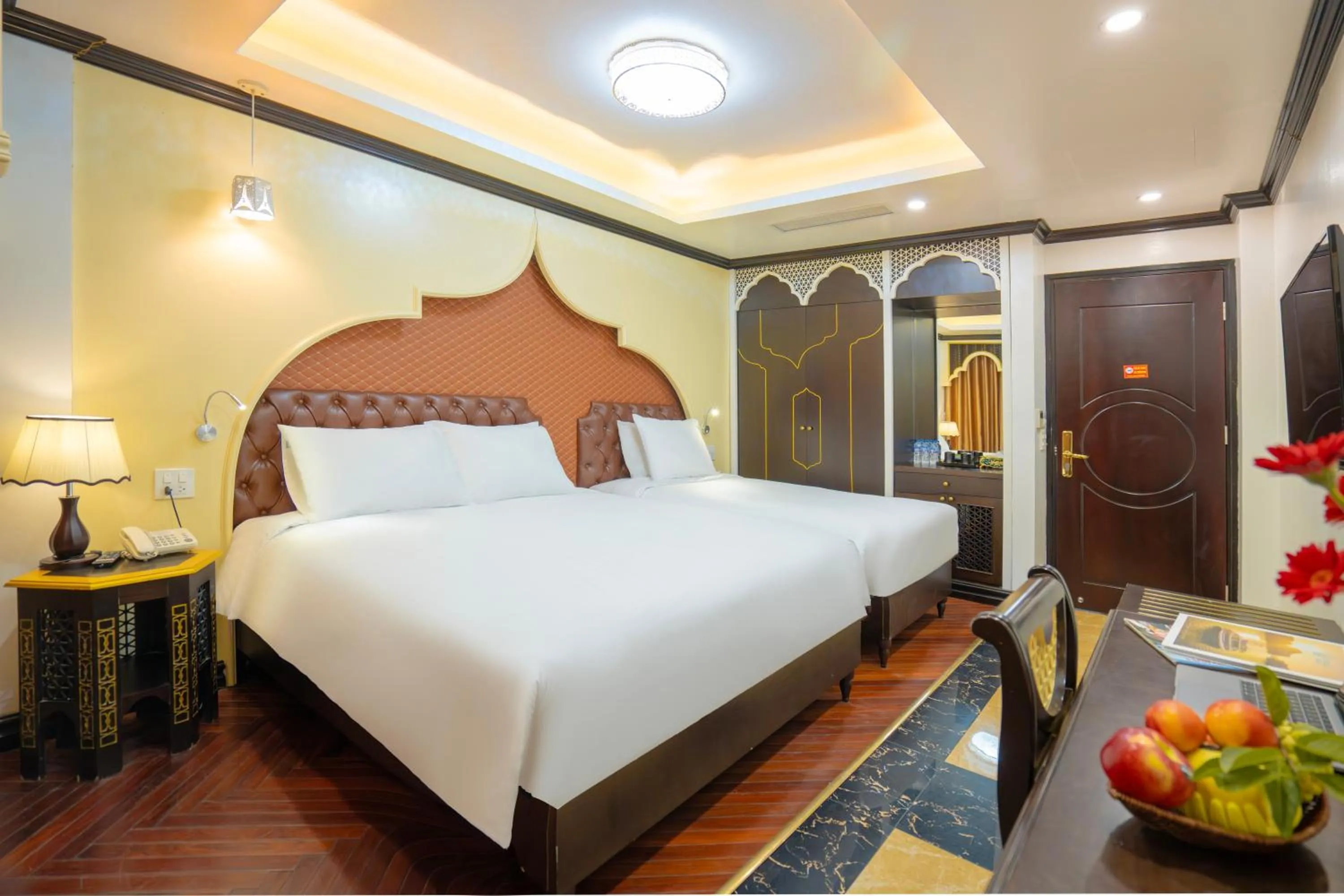 Bed in Du Palace Hotel & Travel