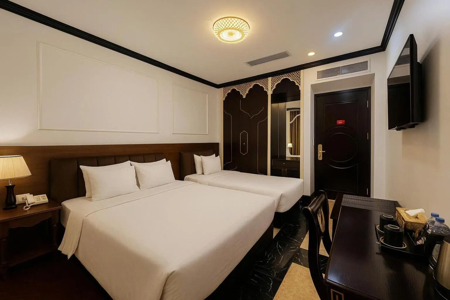 Photo of the whole room, Bed in Du Palace Hotel & Travel