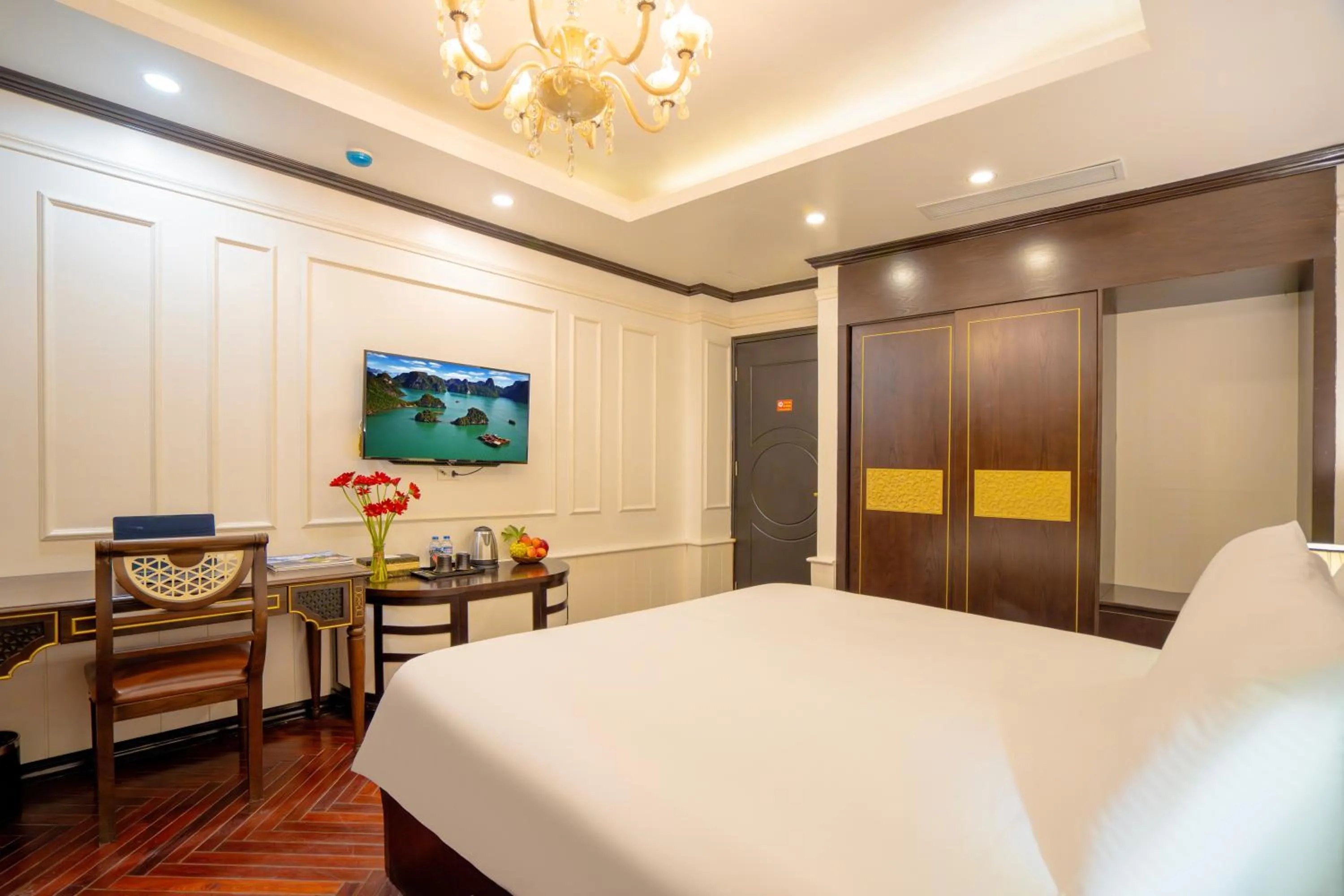 Photo of the whole room, Bed in Du Palace Hotel & Travel