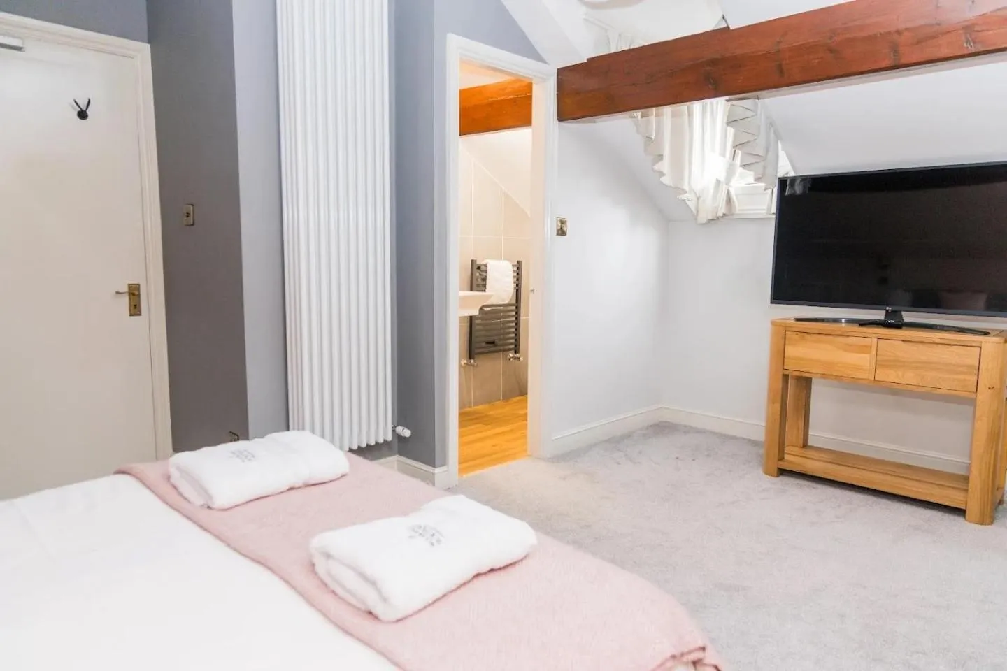 Bed in Denecrest Guest House