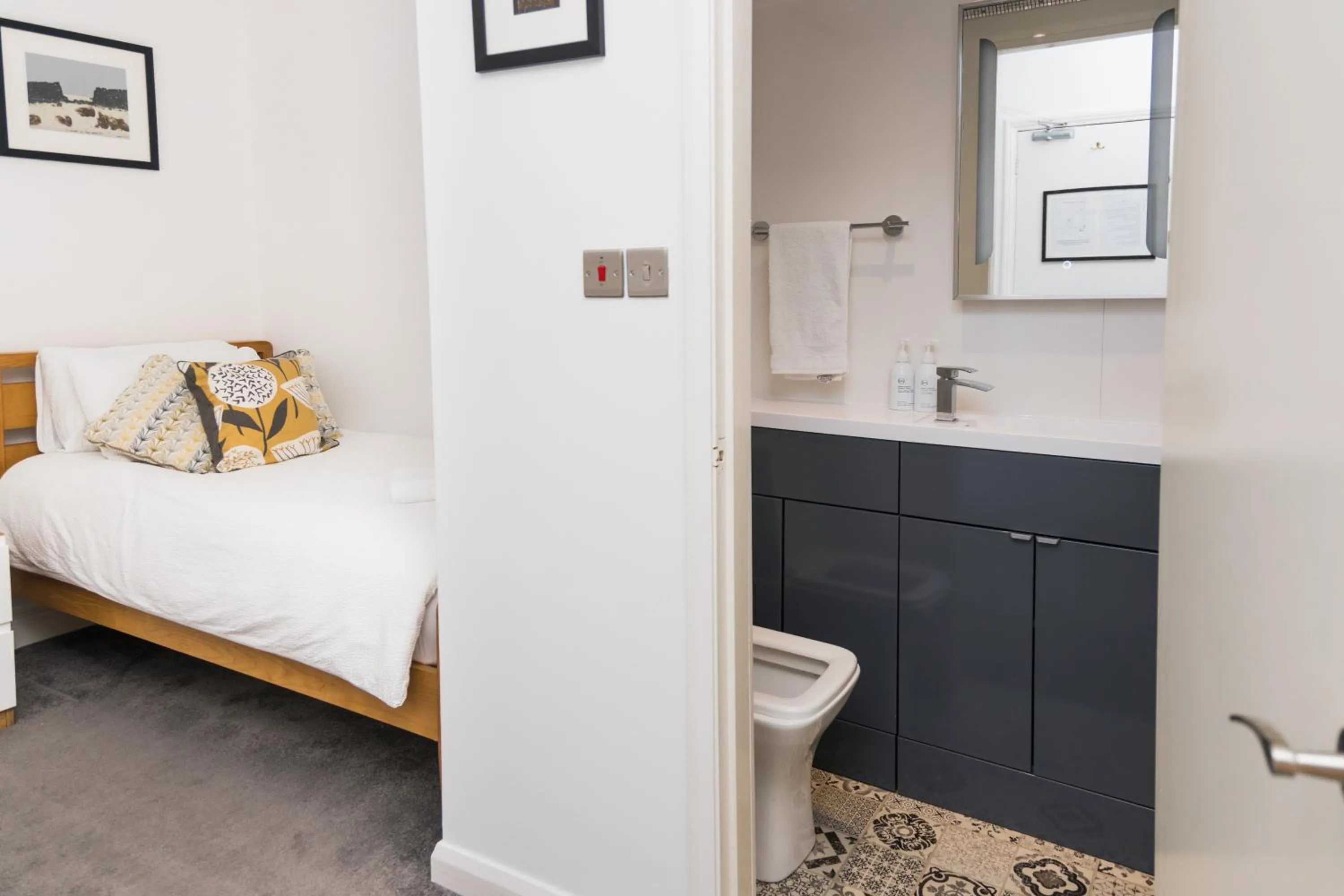 Bed in Denecrest Guest House