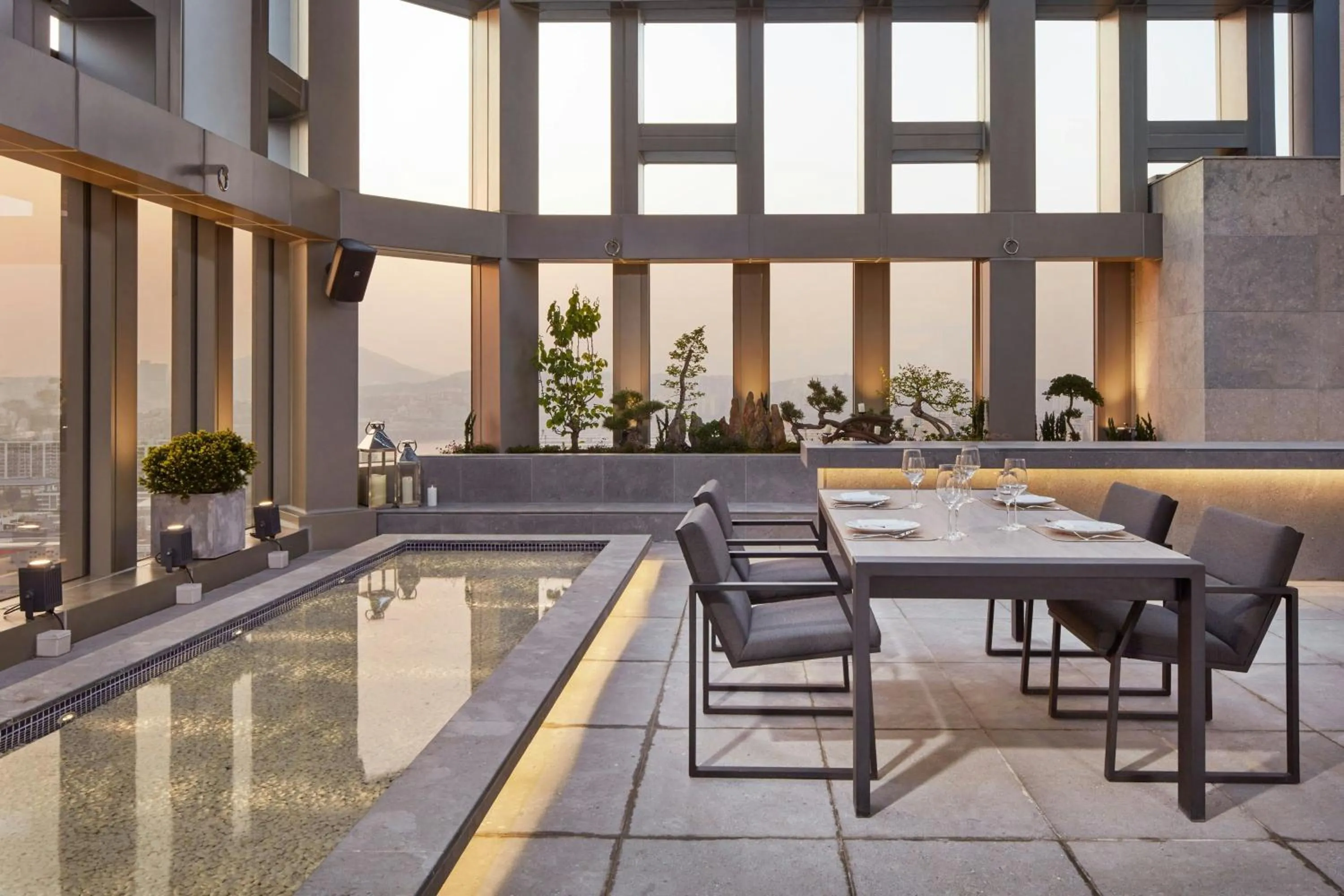 Photo of the whole room in Four Points by Sheraton Seoul Gangnam