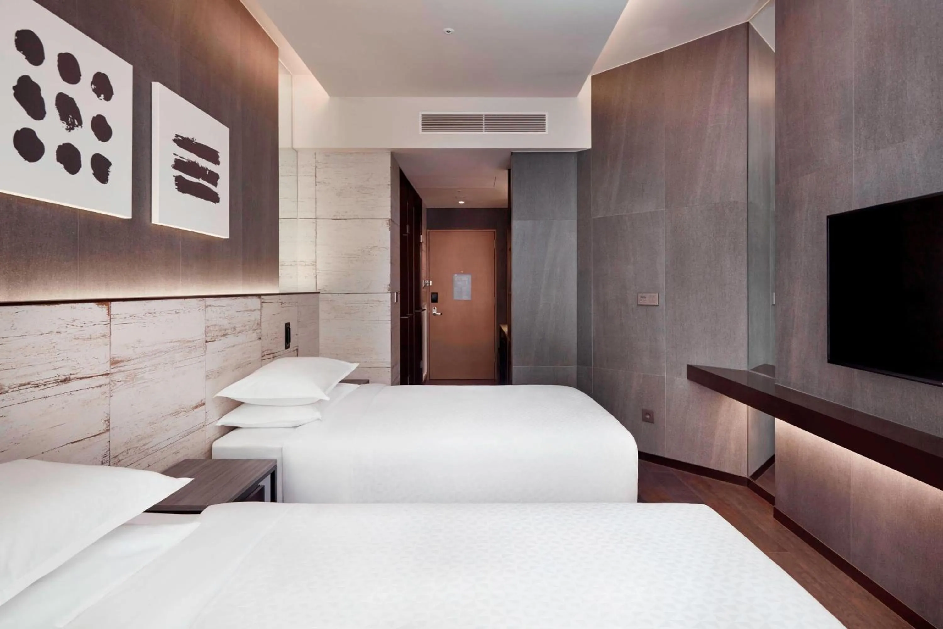 Photo of the whole room, Bed in Four Points by Sheraton Seoul Gangnam