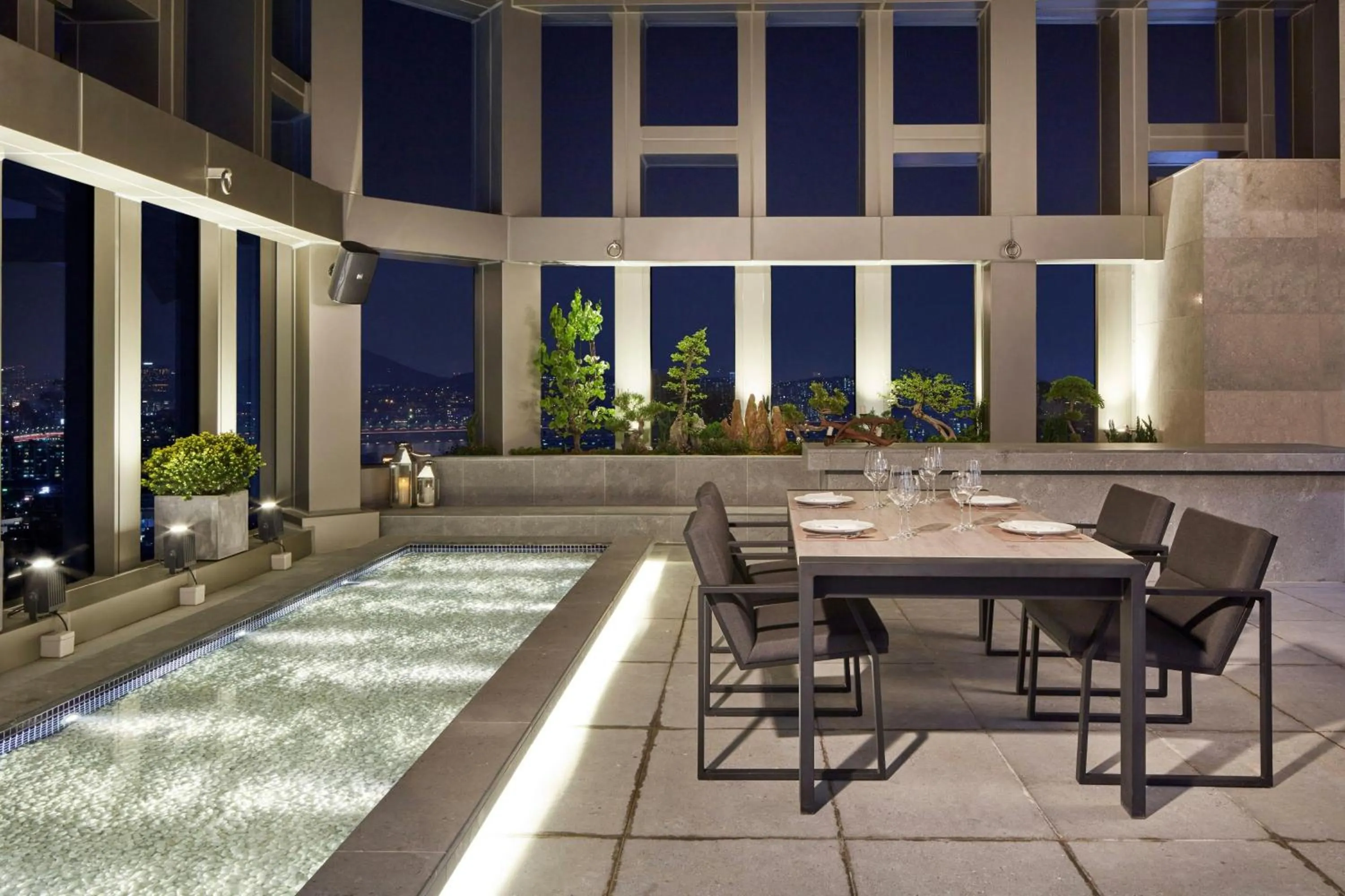 Photo of the whole room in Four Points by Sheraton Seoul Gangnam