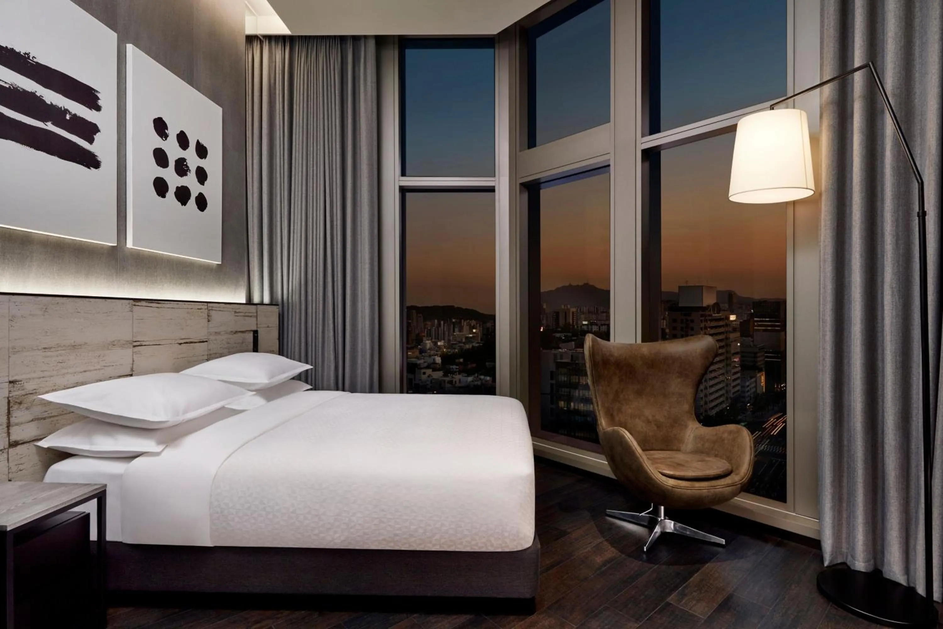 Photo of the whole room, Bed in Four Points by Sheraton Seoul Gangnam