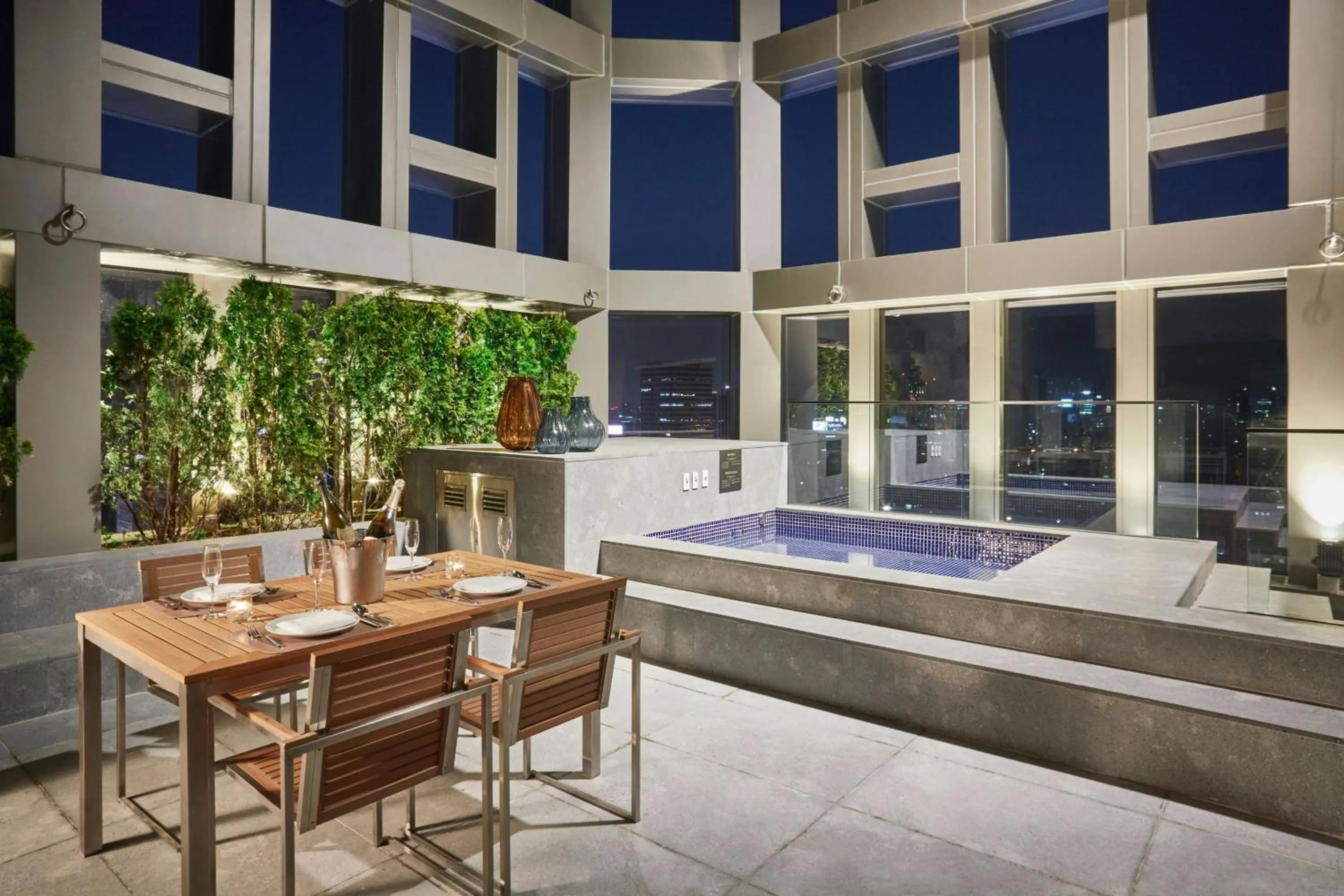 Photo of the whole room in Four Points by Sheraton Seoul Gangnam