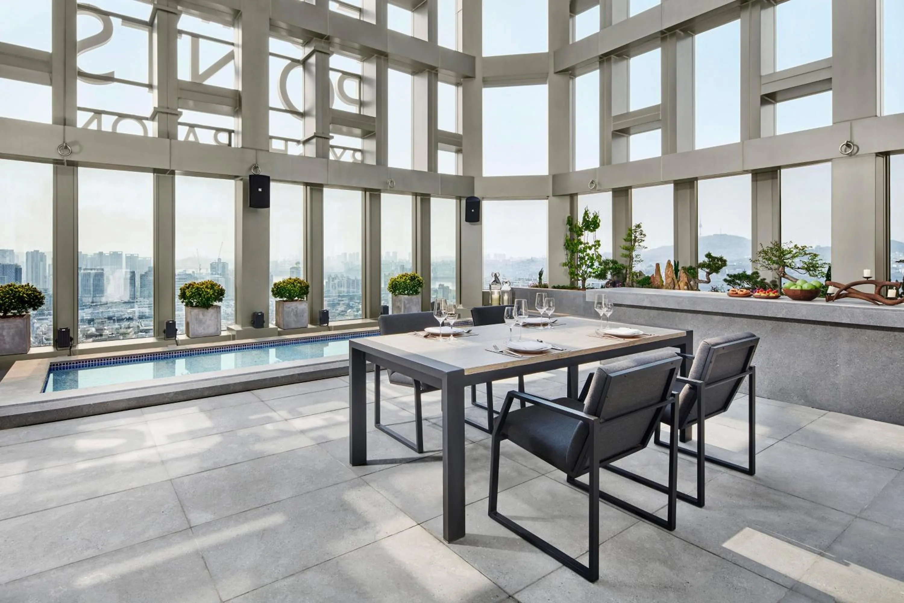 Photo of the whole room in Four Points by Sheraton Seoul Gangnam