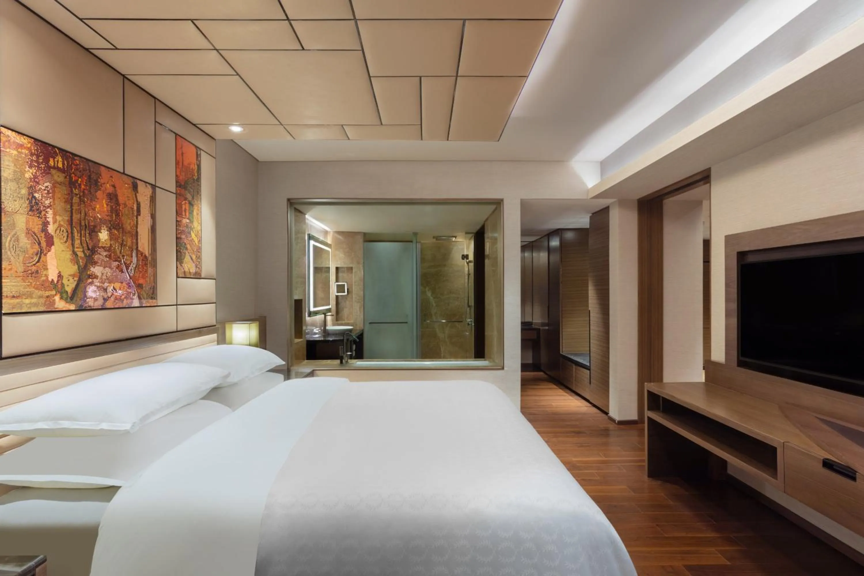 Kitchen or kitchenette, Bed in Sheraton Grand Bengaluru Whitefield Hotel & Convention Center