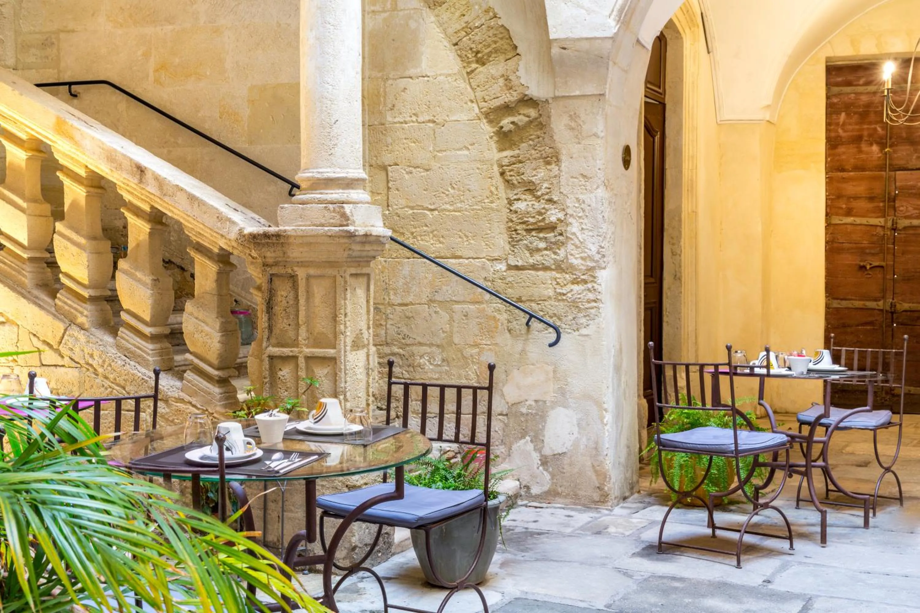 Patio in Best Western Marquis de la Baume