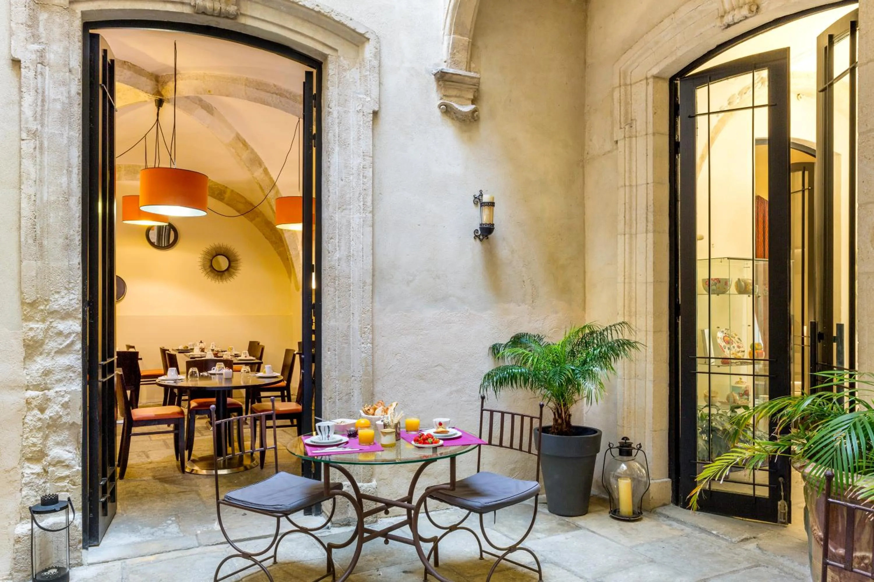 Patio in Best Western Marquis de la Baume