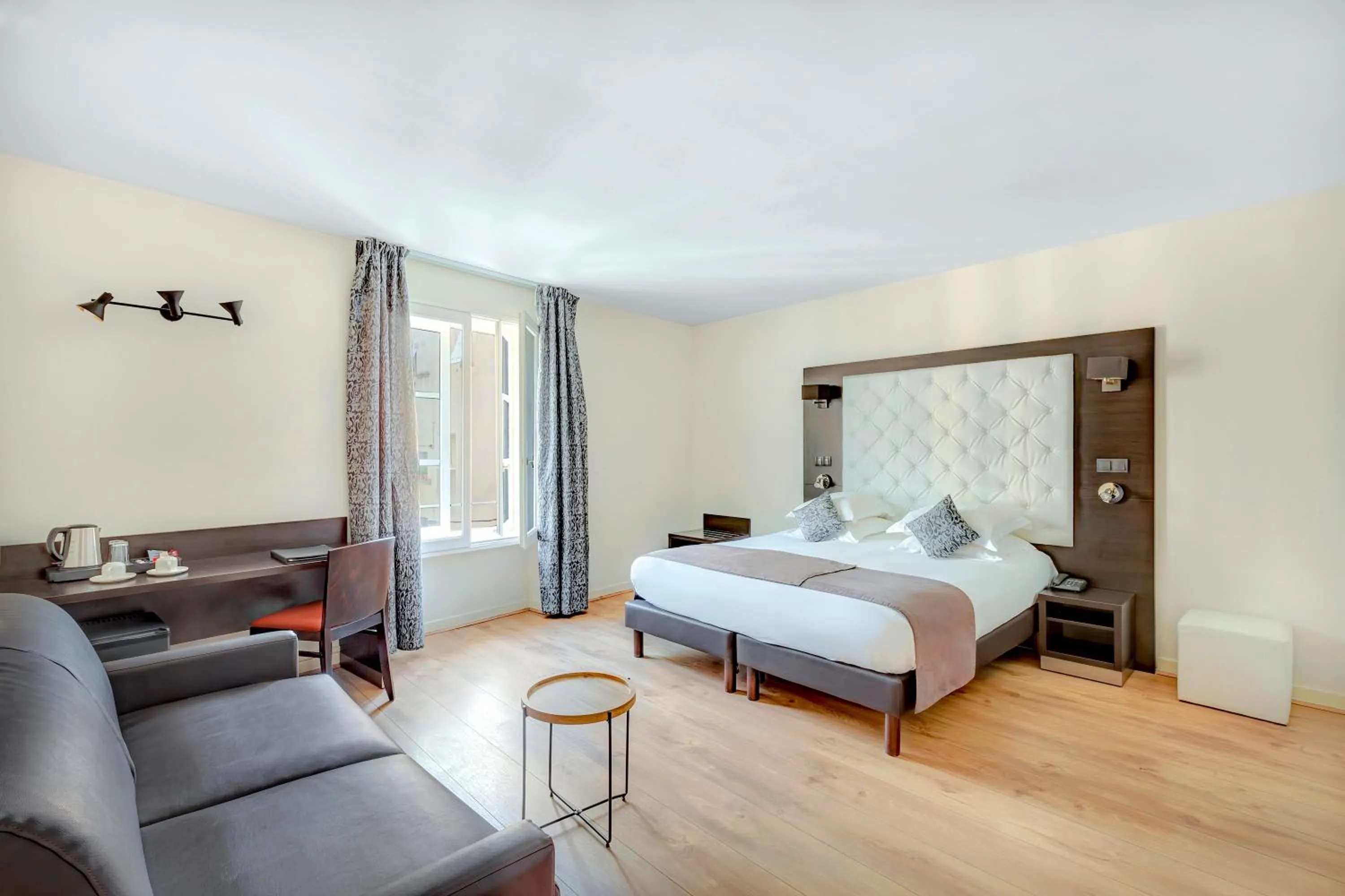 Photo of the whole room, Bed in Best Western Marquis de la Baume