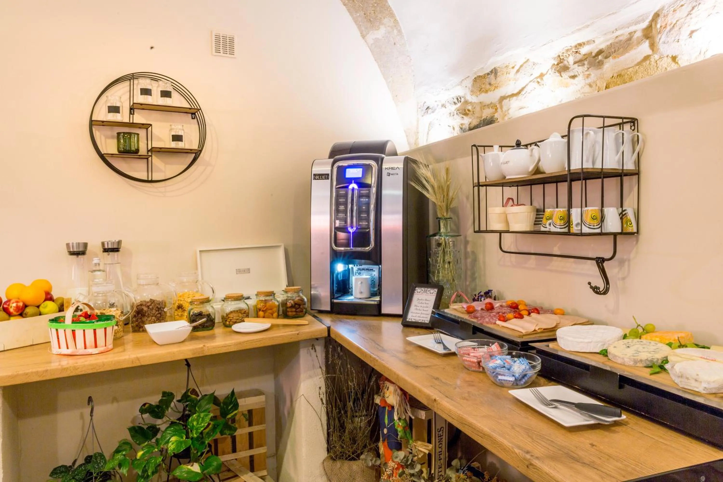 Communal kitchen in Best Western Marquis de la Baume