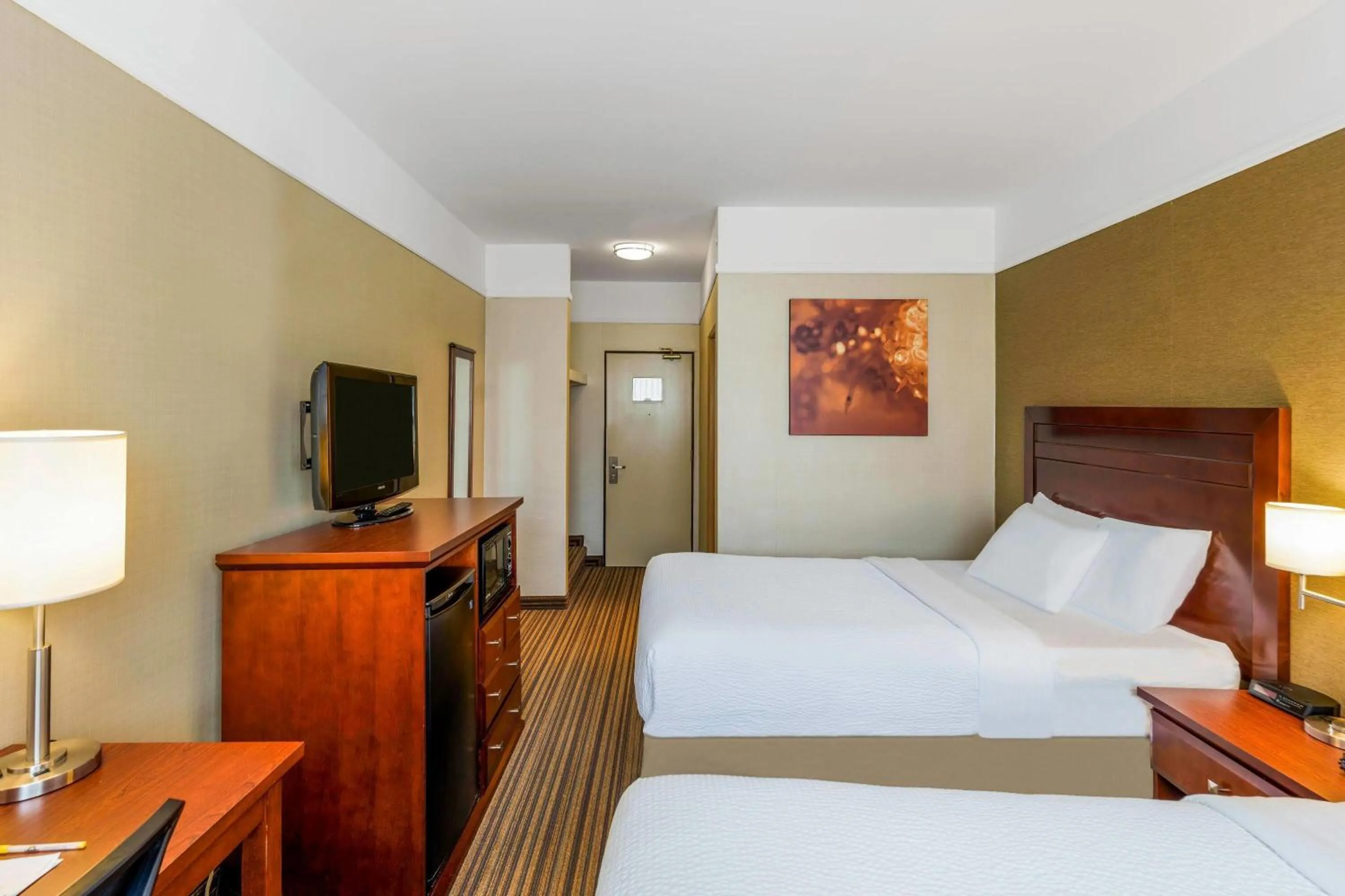 Bed in Days Inn by Wyndham Terrace