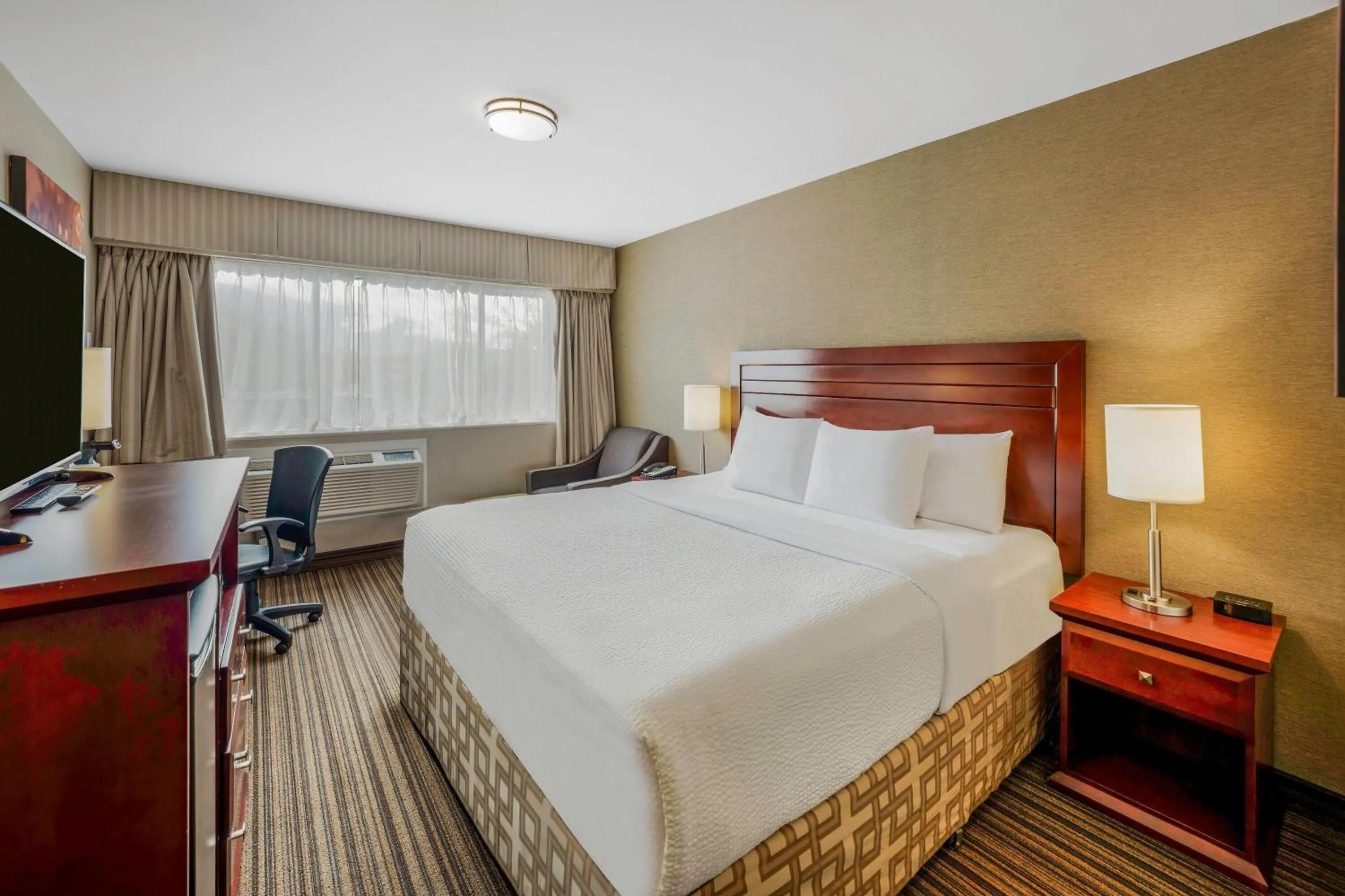 Bed in Days Inn by Wyndham Terrace