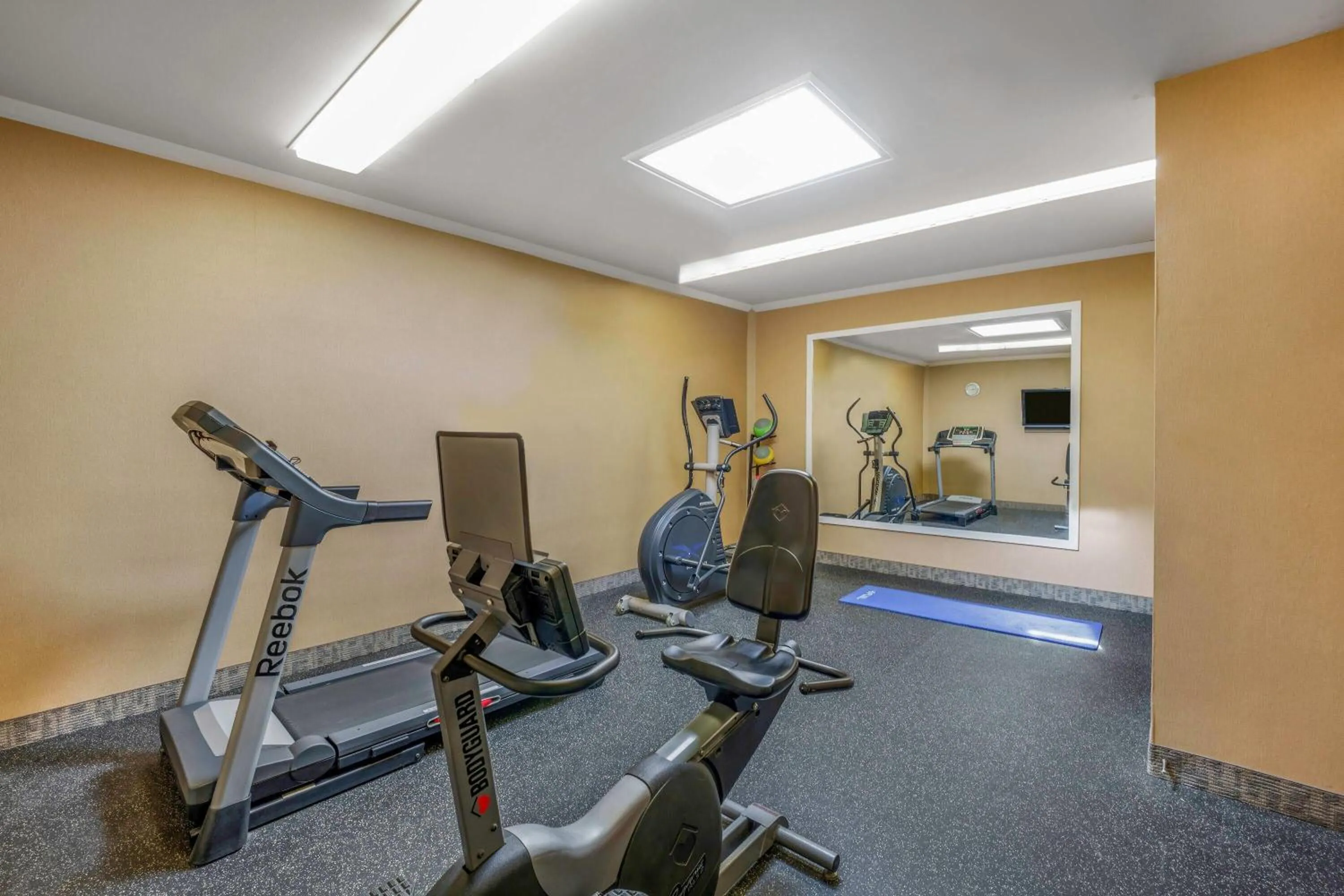 Fitness centre/facilities in Days Inn by Wyndham Terrace