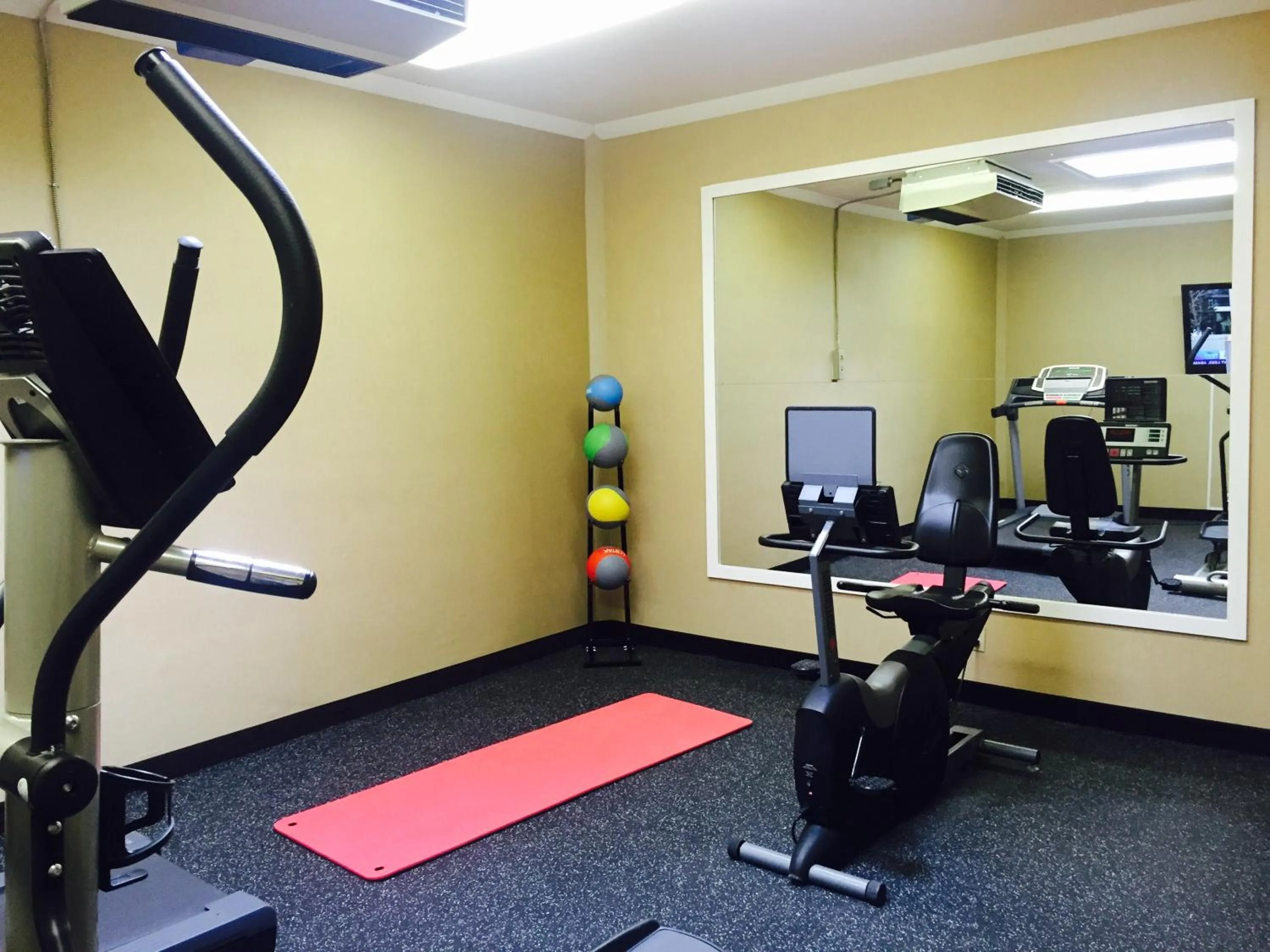 Fitness centre/facilities in Days Inn by Wyndham Terrace