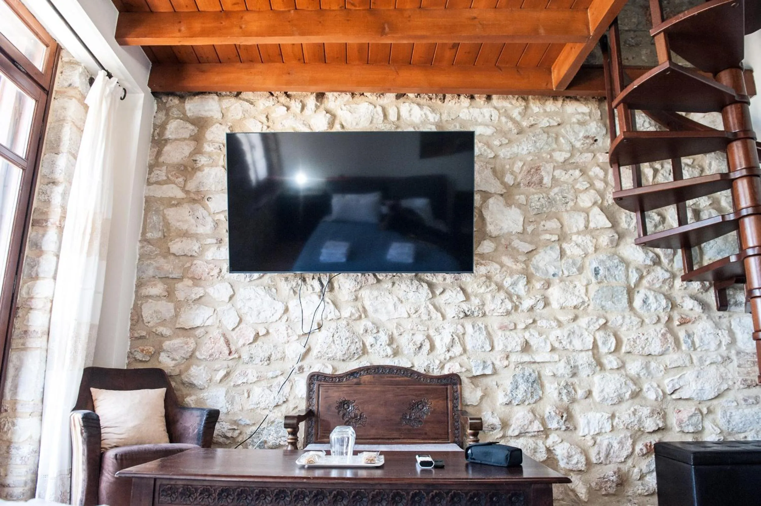 TV and multimedia in SeaFront Stone Suites