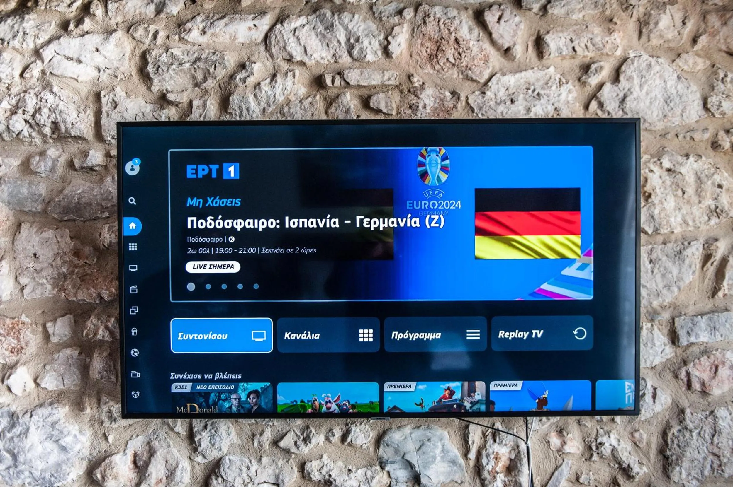 TV and multimedia in SeaFront Stone Suites