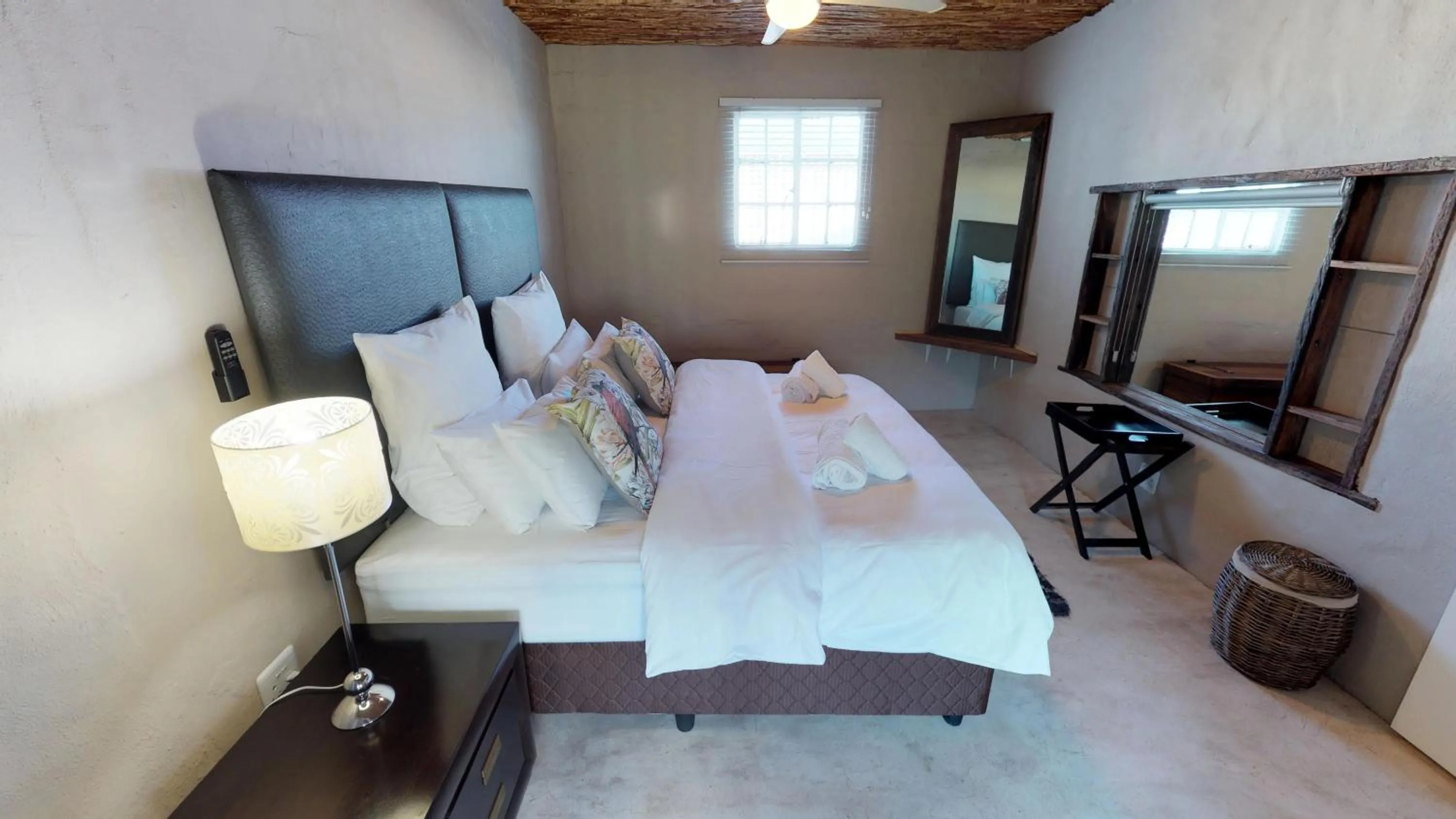 Bedroom, Bed in Swartberg Pass Cottages - Kobus Se Gat