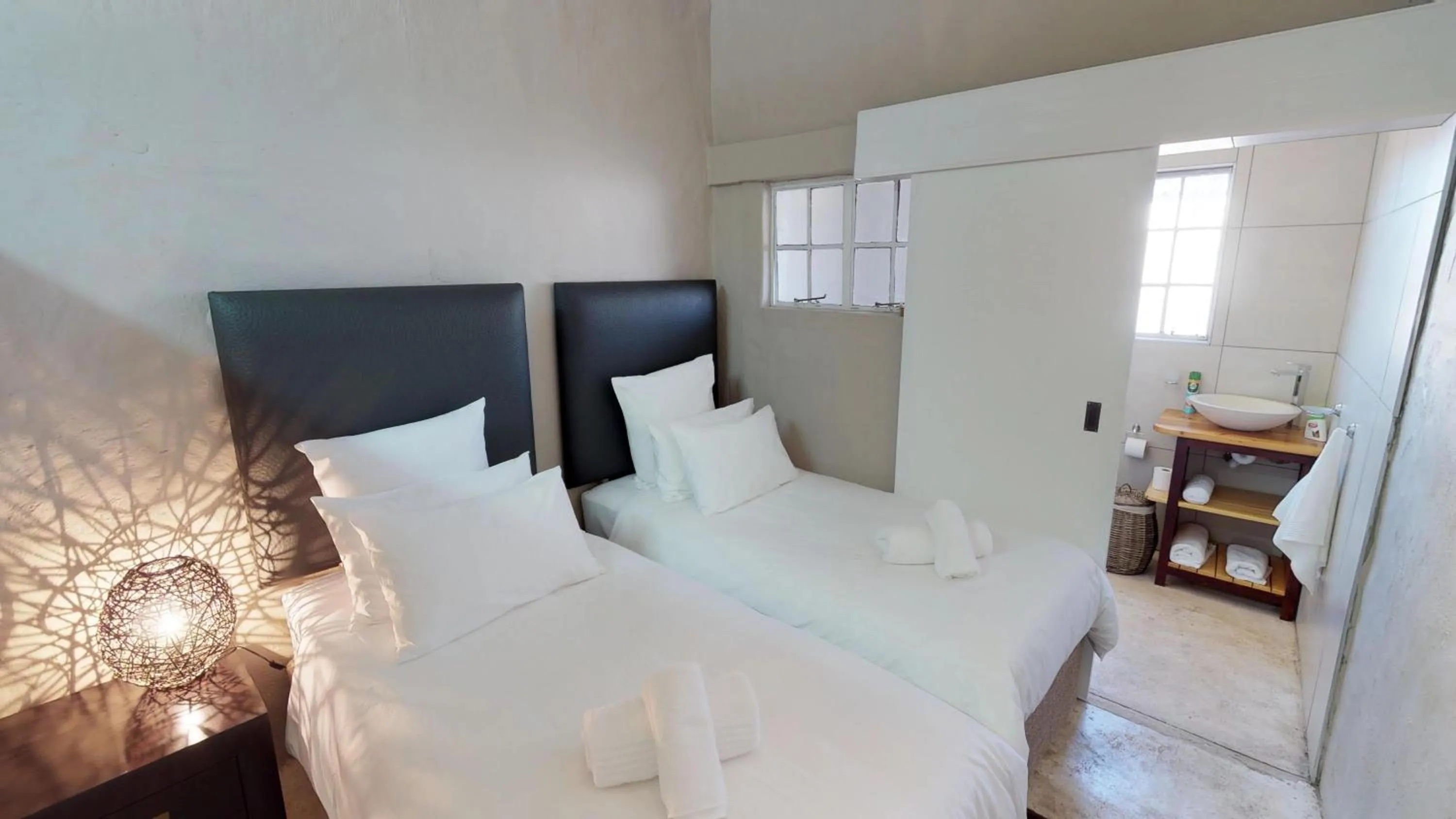 Bedroom, Bed in Swartberg Pass Cottages - Kobus Se Gat
