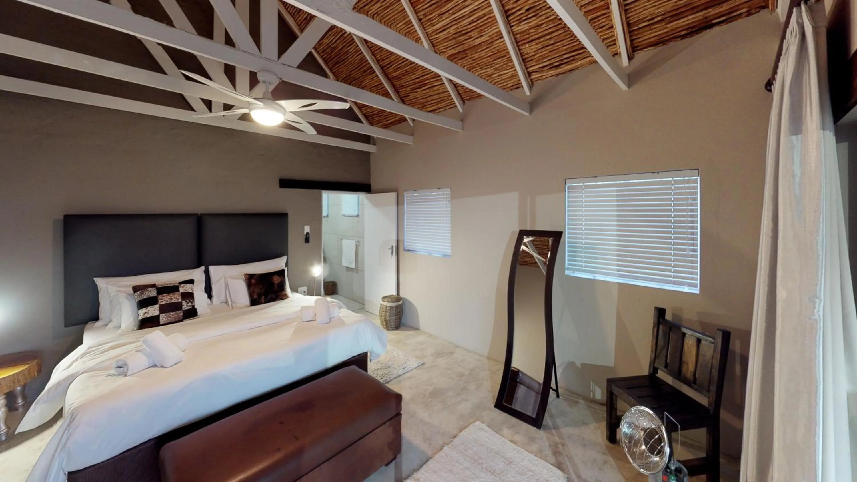 Bedroom, Bed in Swartberg Pass Cottages - Kobus Se Gat