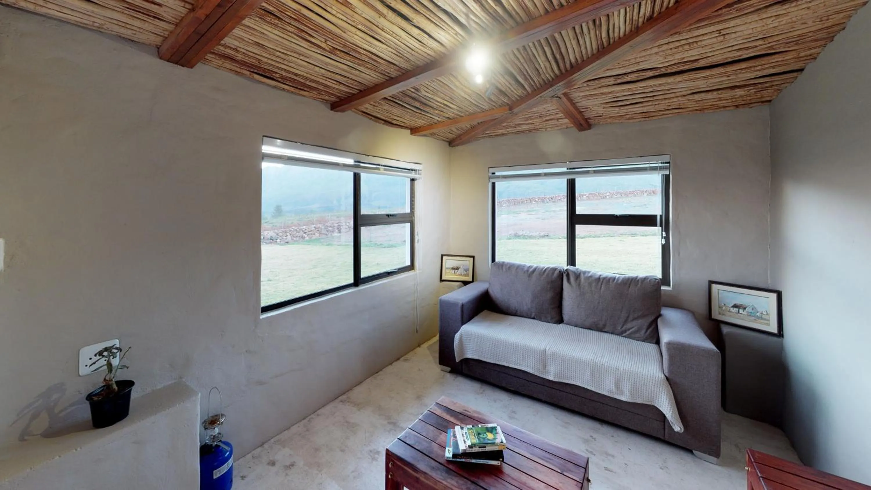 Living room in Swartberg Pass Cottages - Kobus Se Gat