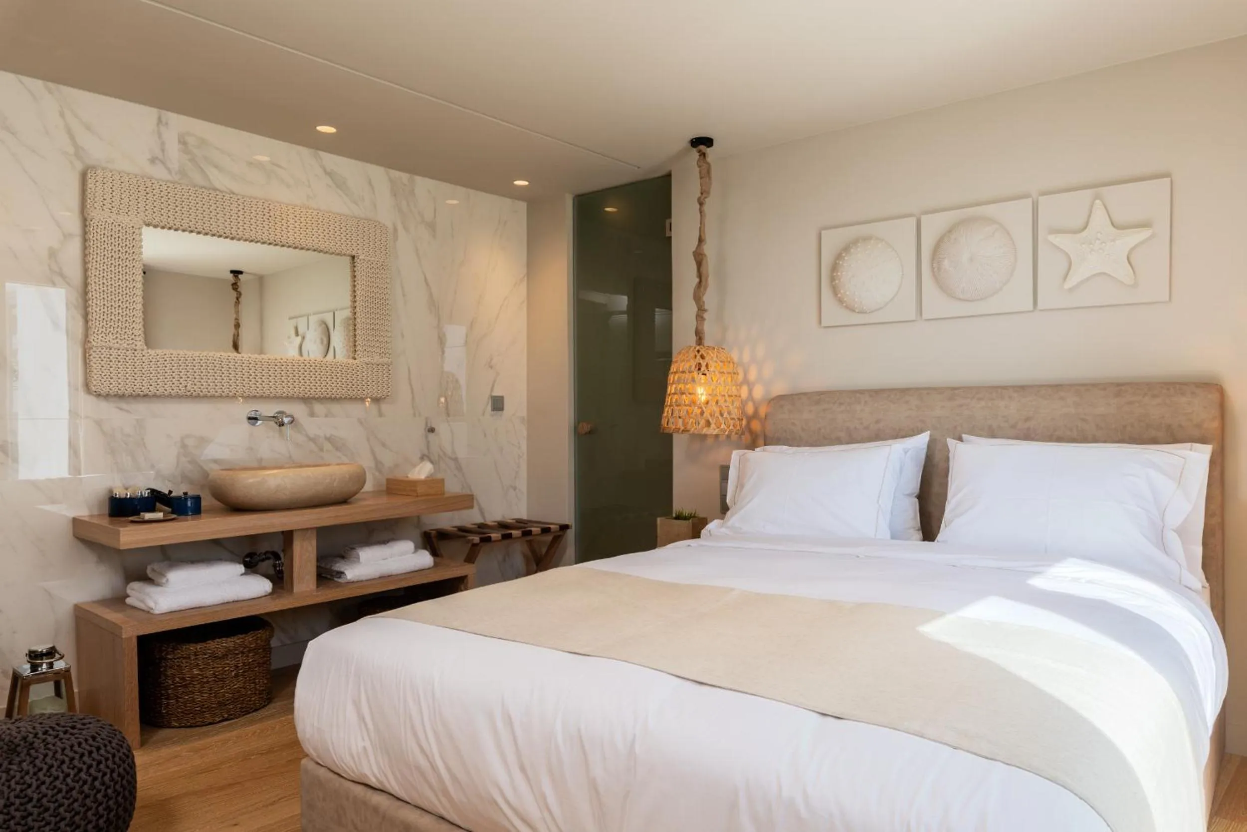 Shower, Bed in Oniro Suites