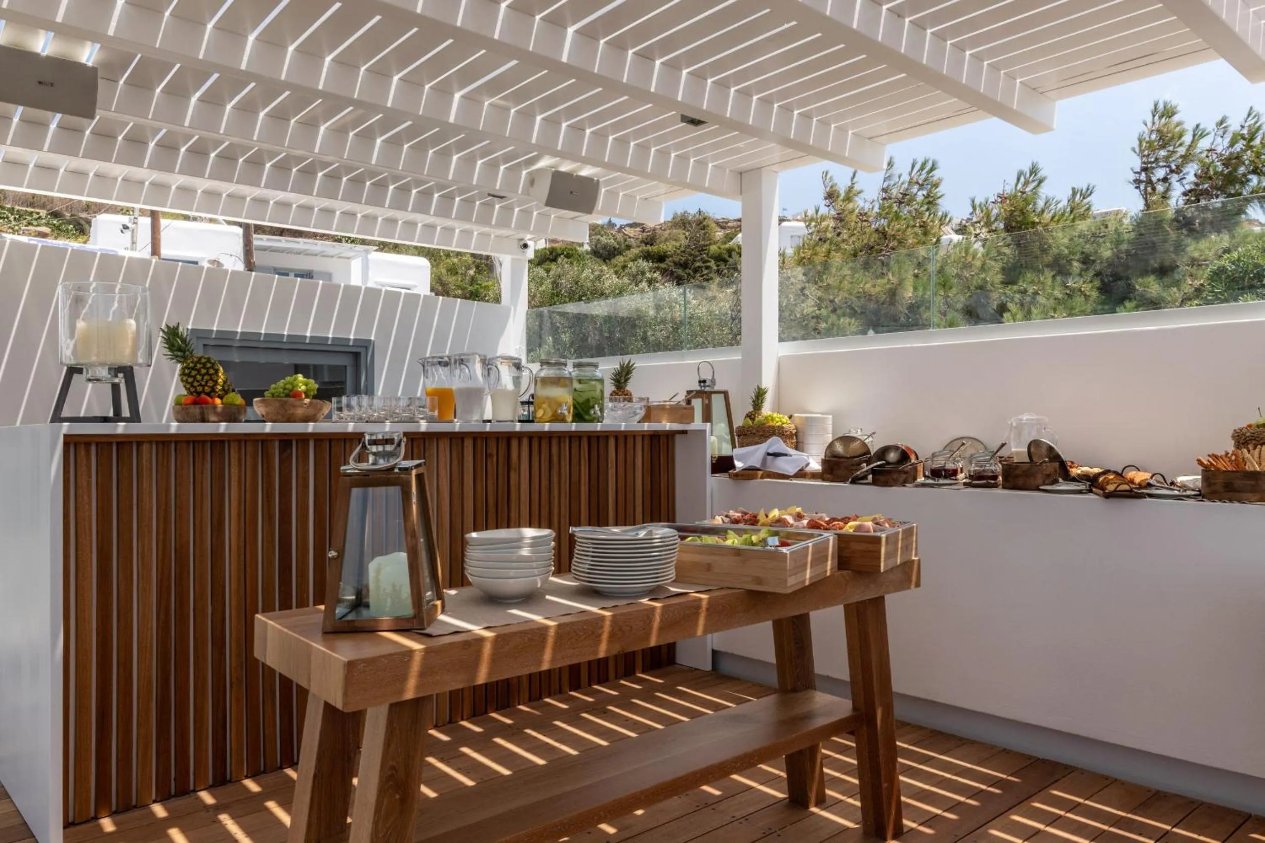 Restaurant/places to eat in Oniro Suites