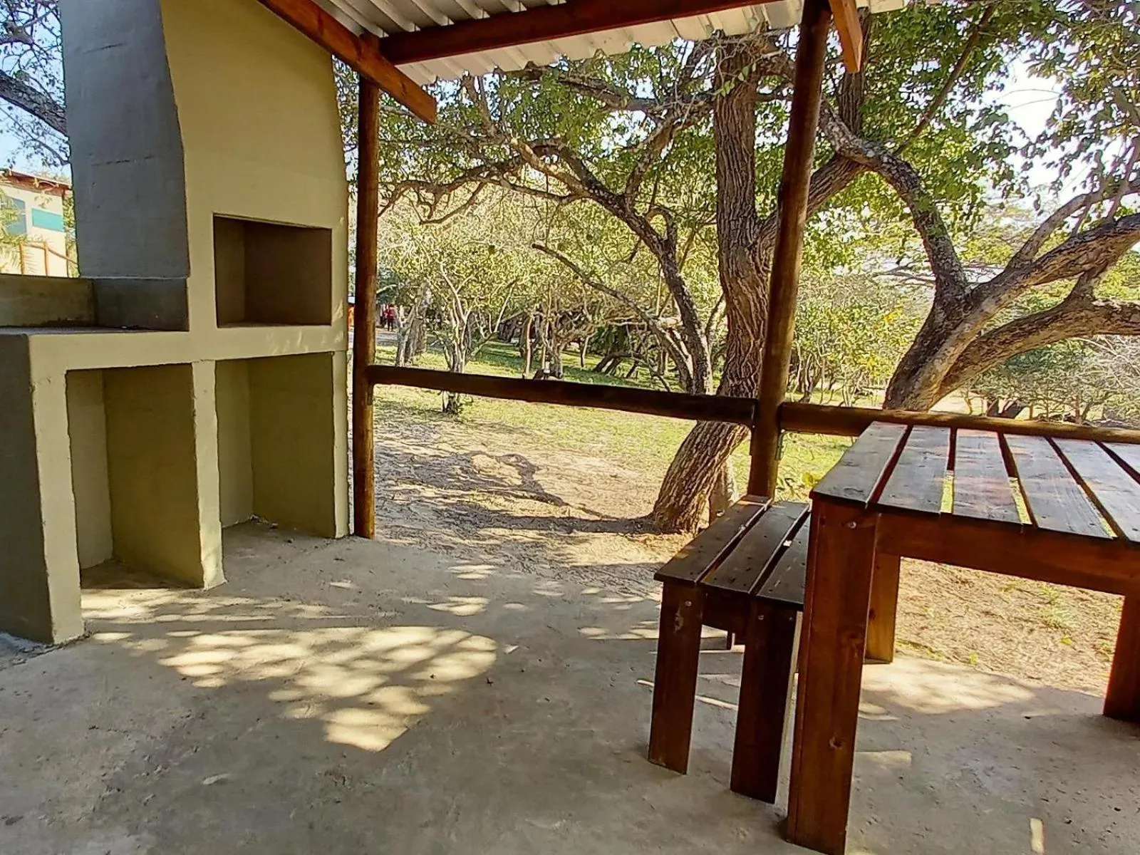 BBQ facilities in Kingfisher Bush Lodge